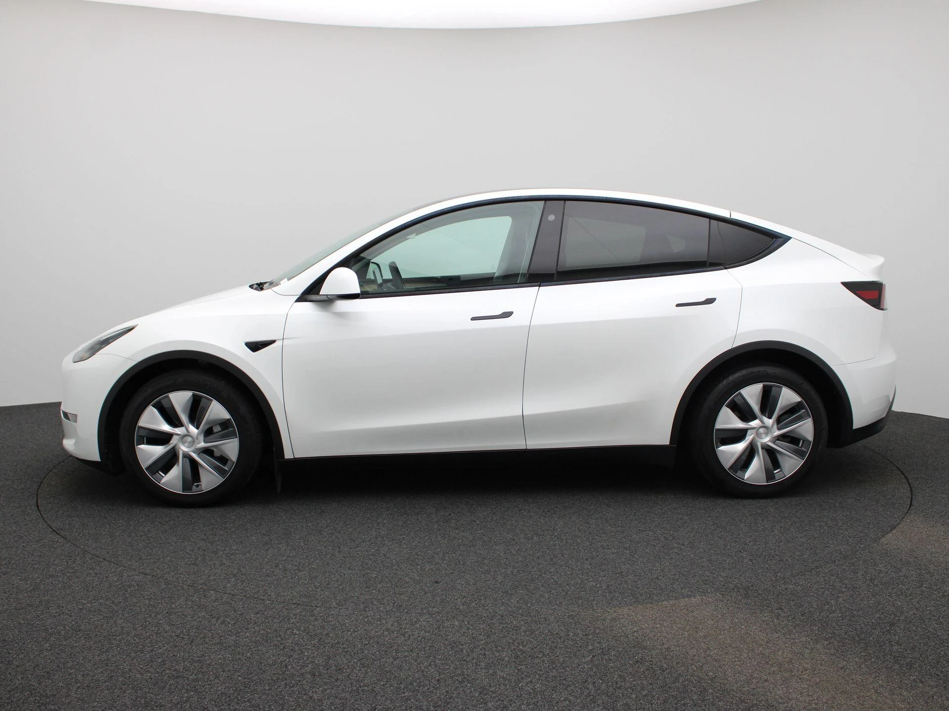 Tesla ModelY – autofoto 5