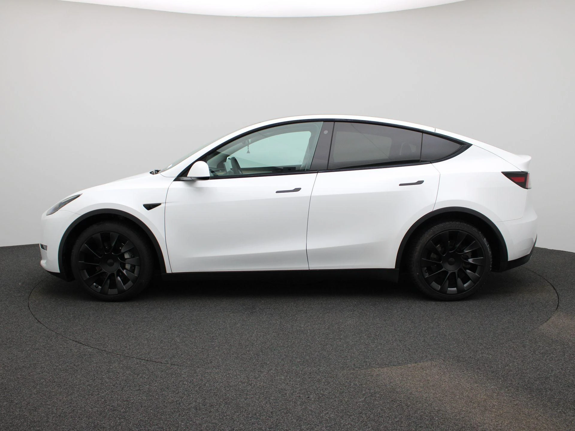 Tesla ModelY – autofoto 5