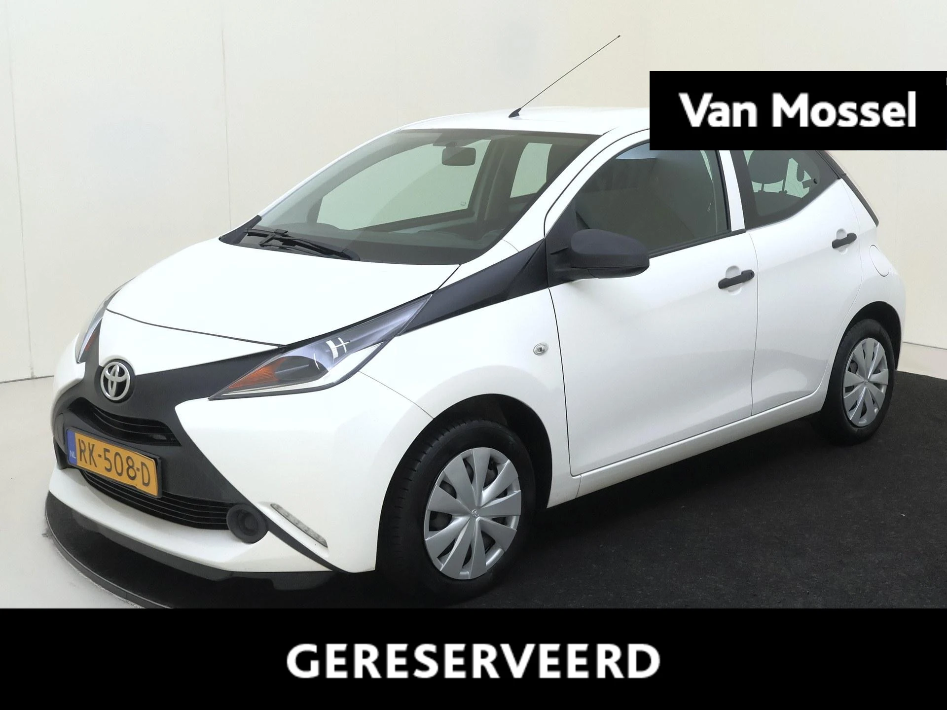 Toyota Aygo met kenteken 45100 – autofoto 2