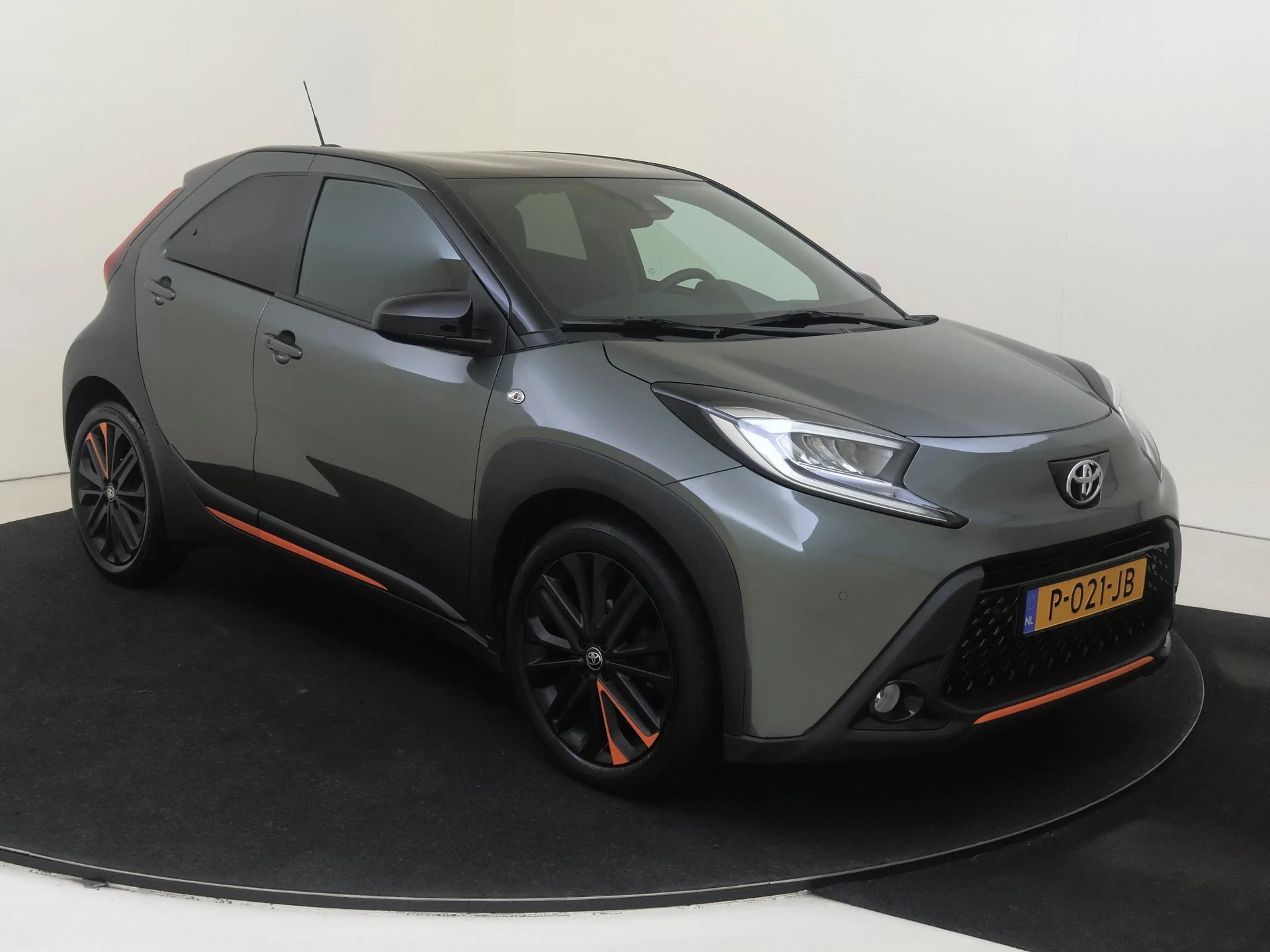 Toyota Aygo met kenteken P-021-JB – autofoto 3