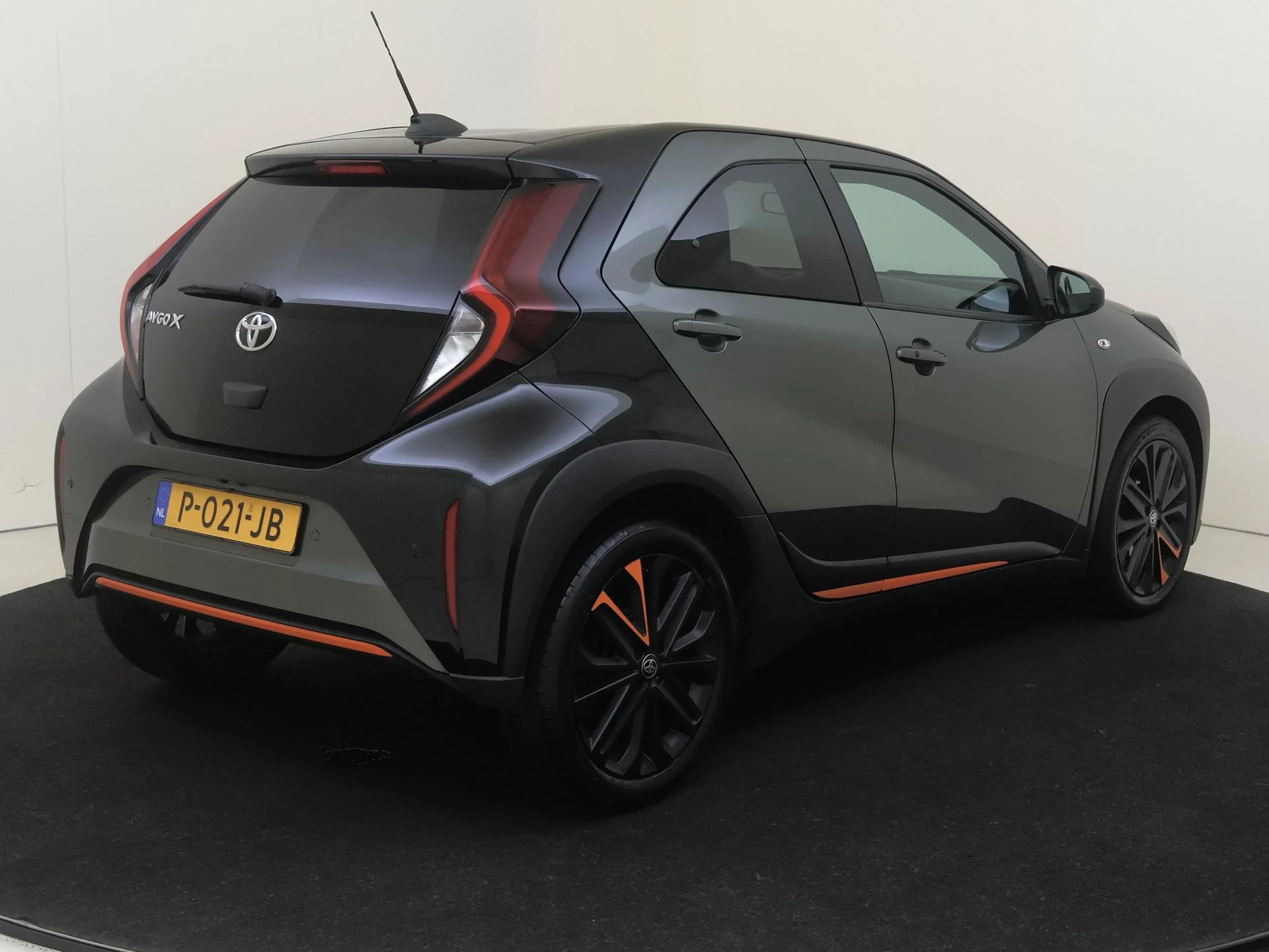 Toyota Aygo met kenteken P-021-JB – autofoto 5