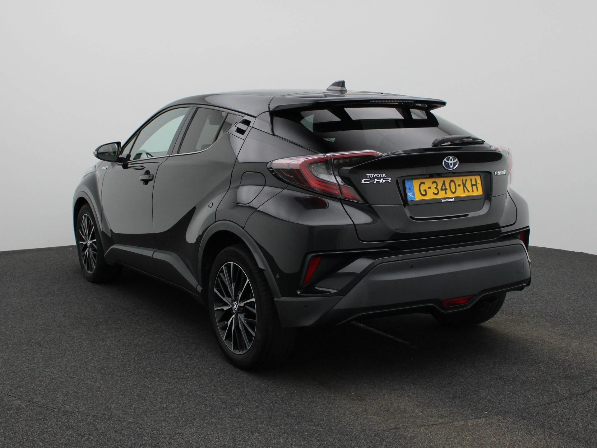 Toyota C-HR met kenteken 34100 – autofoto 3