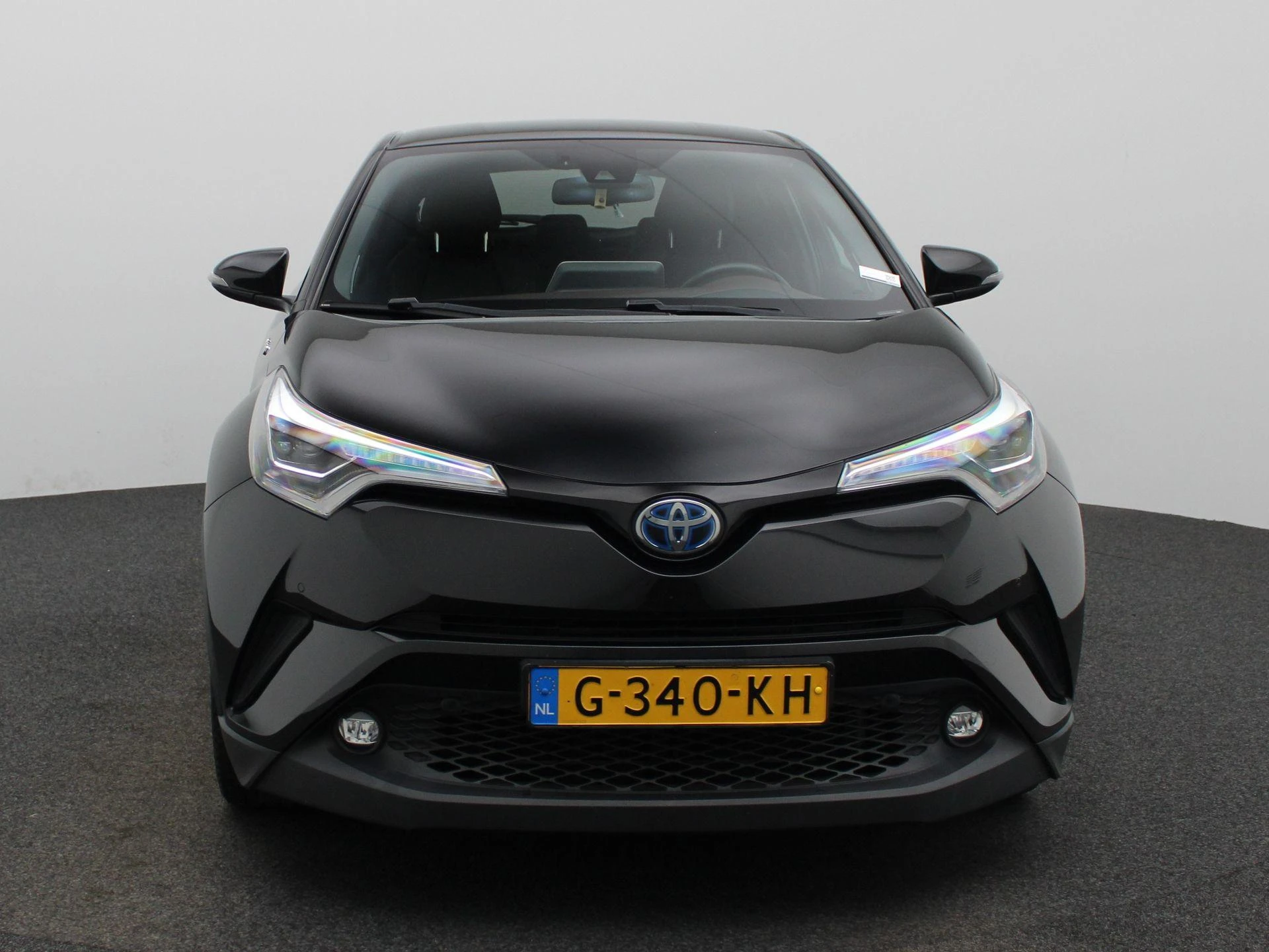 Toyota C-HR met kenteken 34100 – autofoto 4