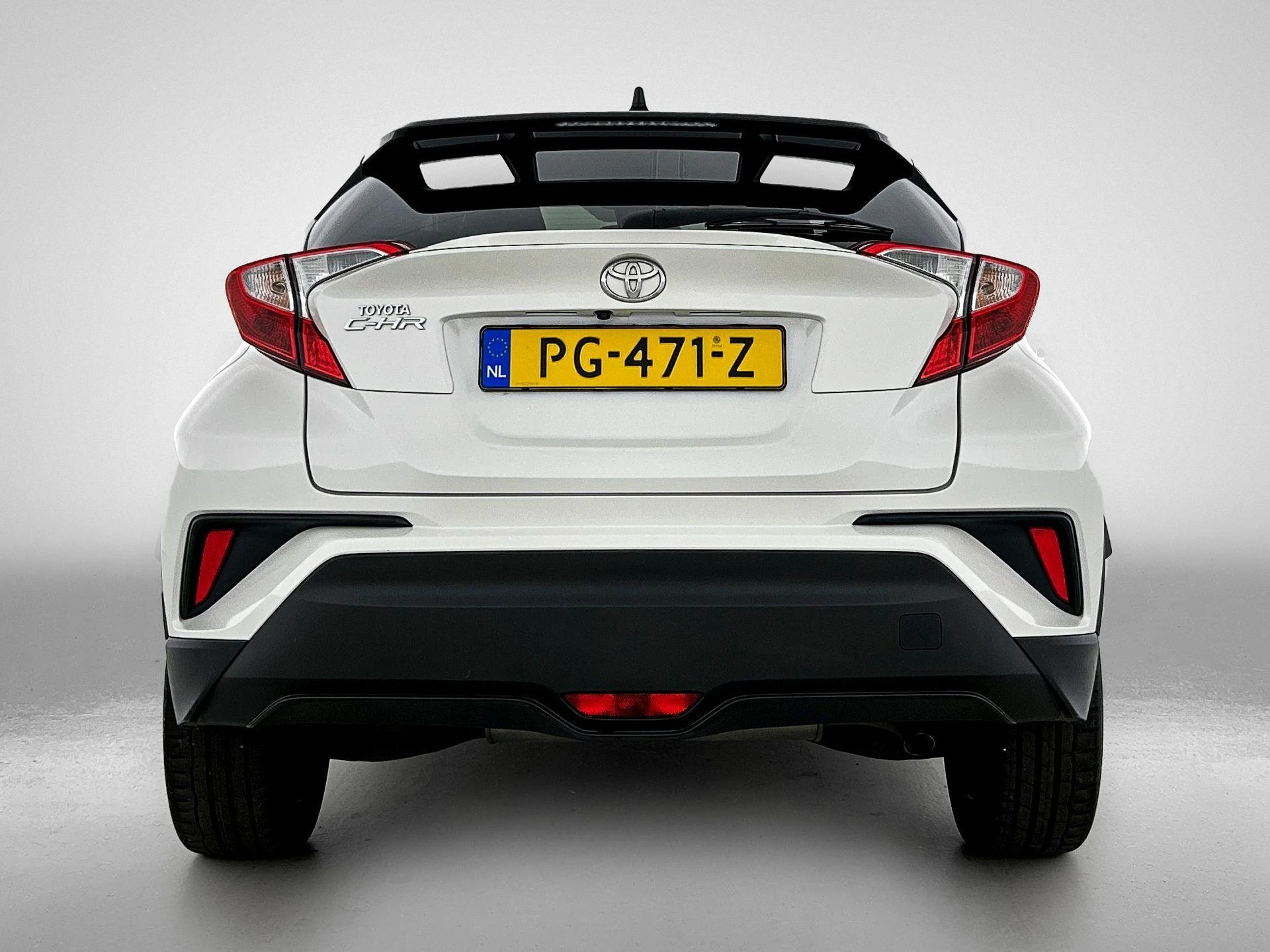 Toyota C-HR met kenteken 60100 – autofoto 5