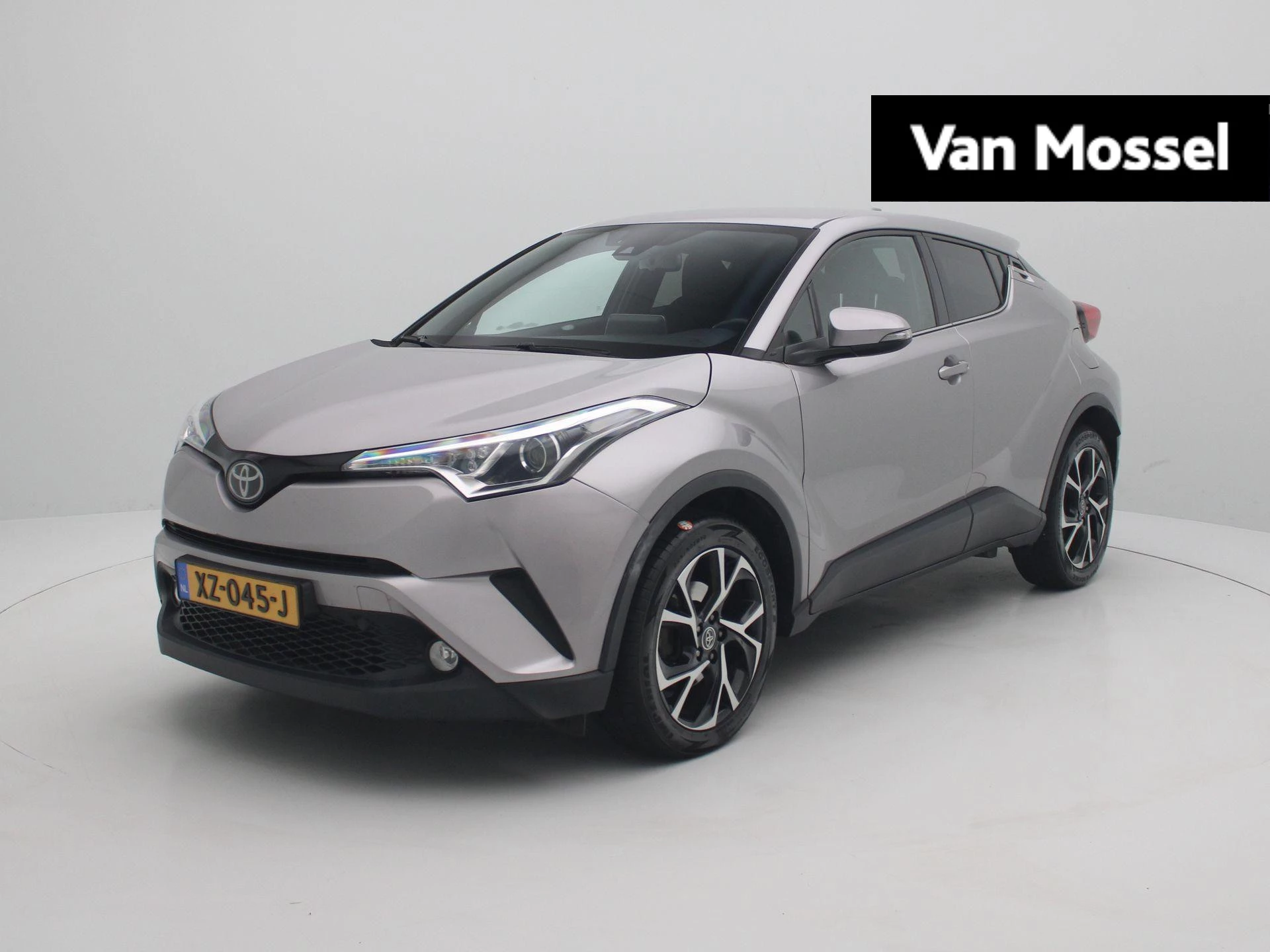 Toyota C-HR met kenteken 61100 – autofoto 2