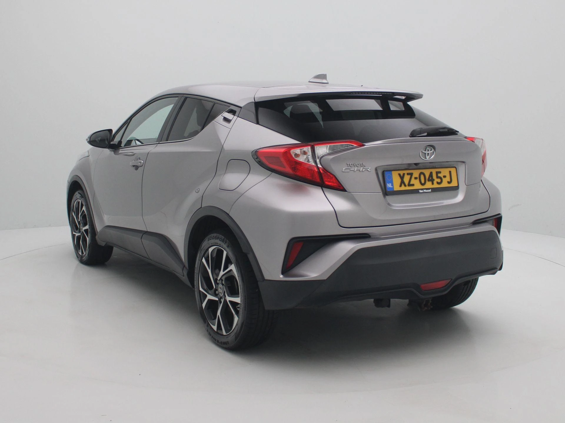 Toyota C-HR met kenteken 61100 – autofoto 3