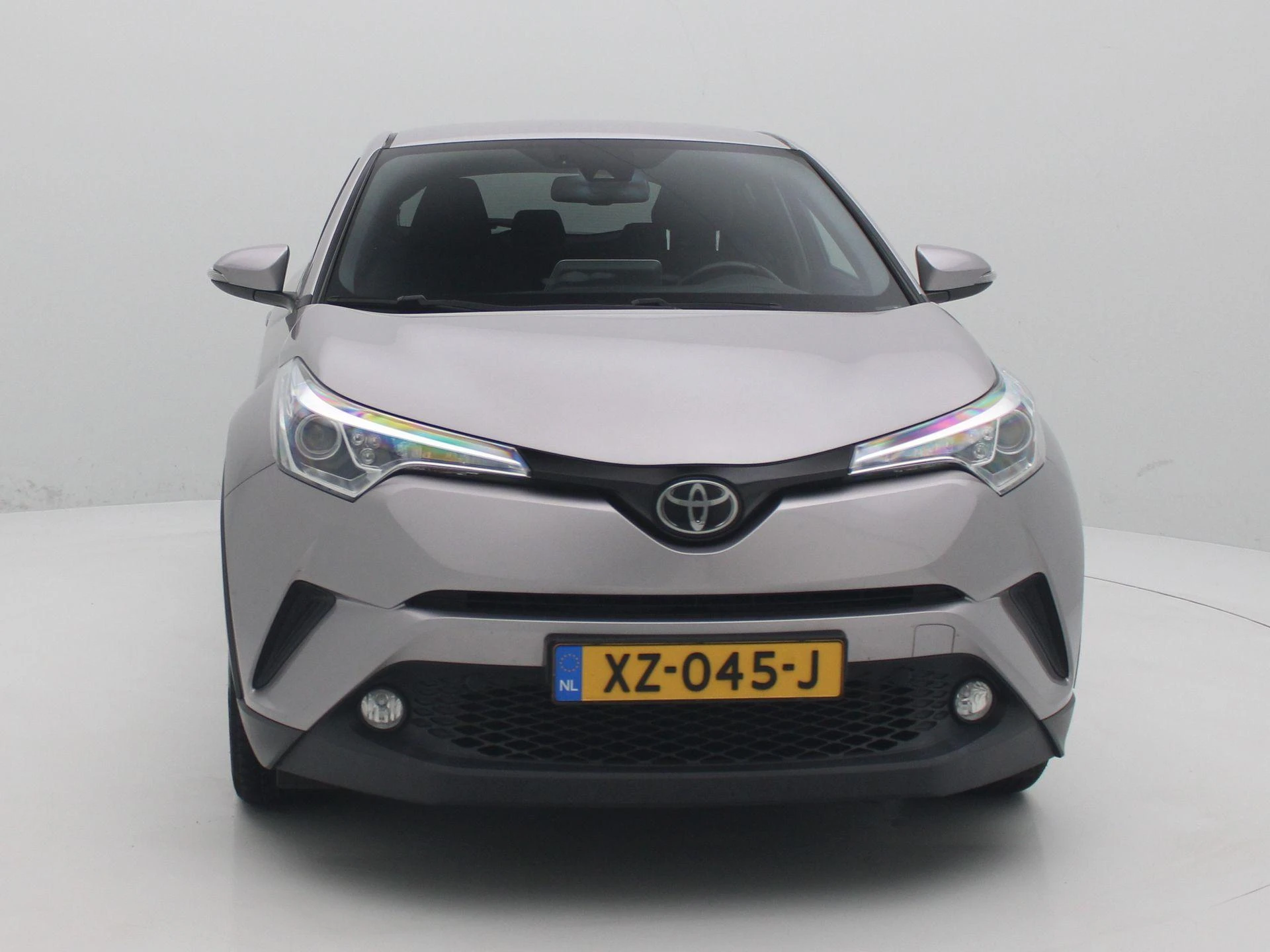 Toyota C-HR met kenteken 61100 – autofoto 4