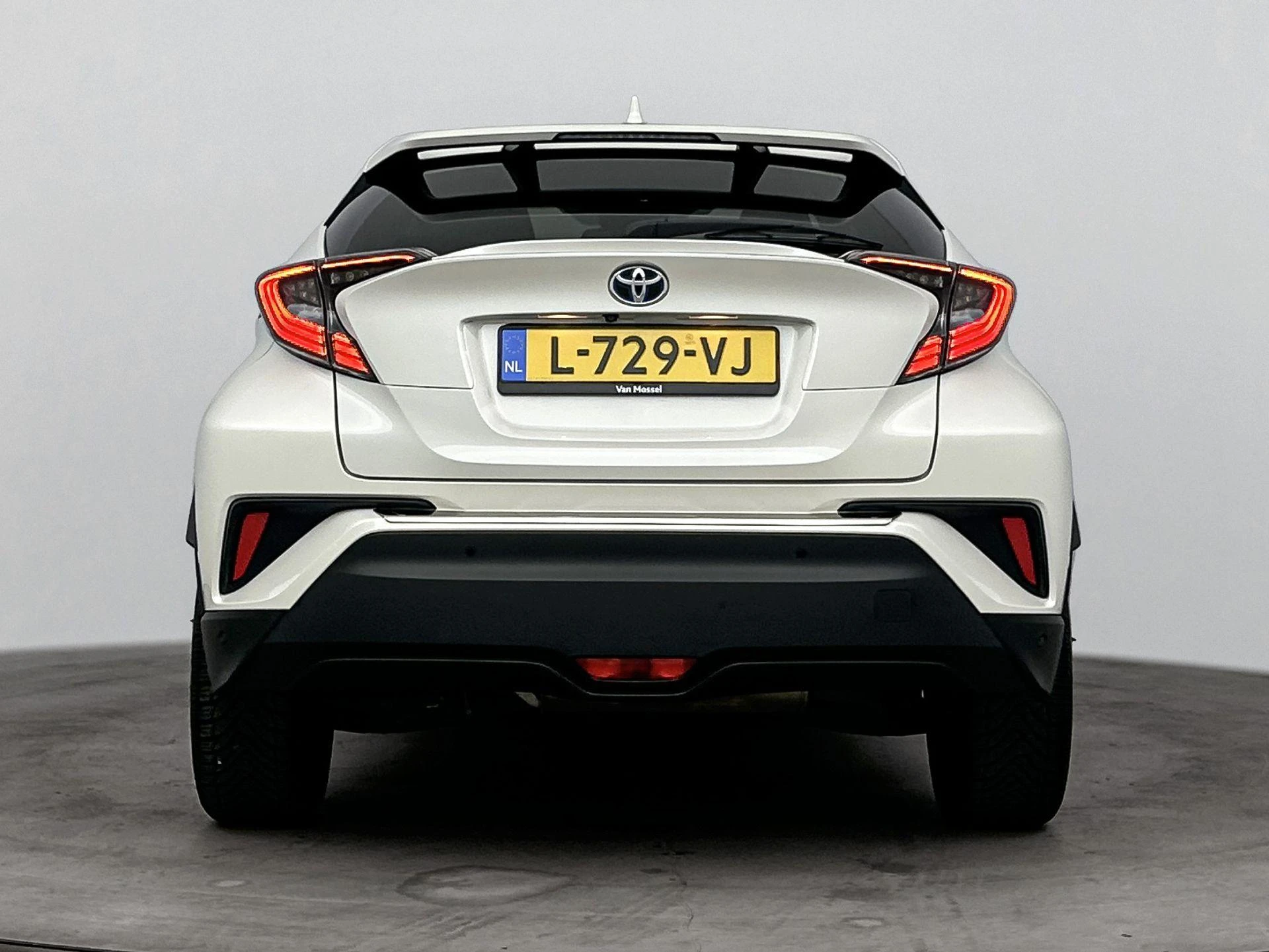 Toyota C-HR met kenteken L-729-VJ – autofoto 5