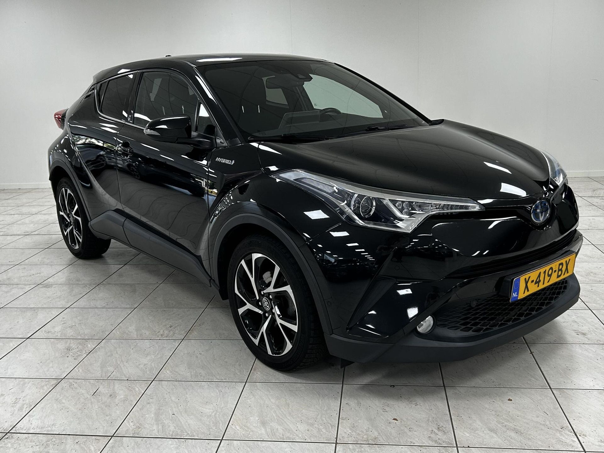 Toyota C-HR met kenteken X-419-BX – autofoto 5