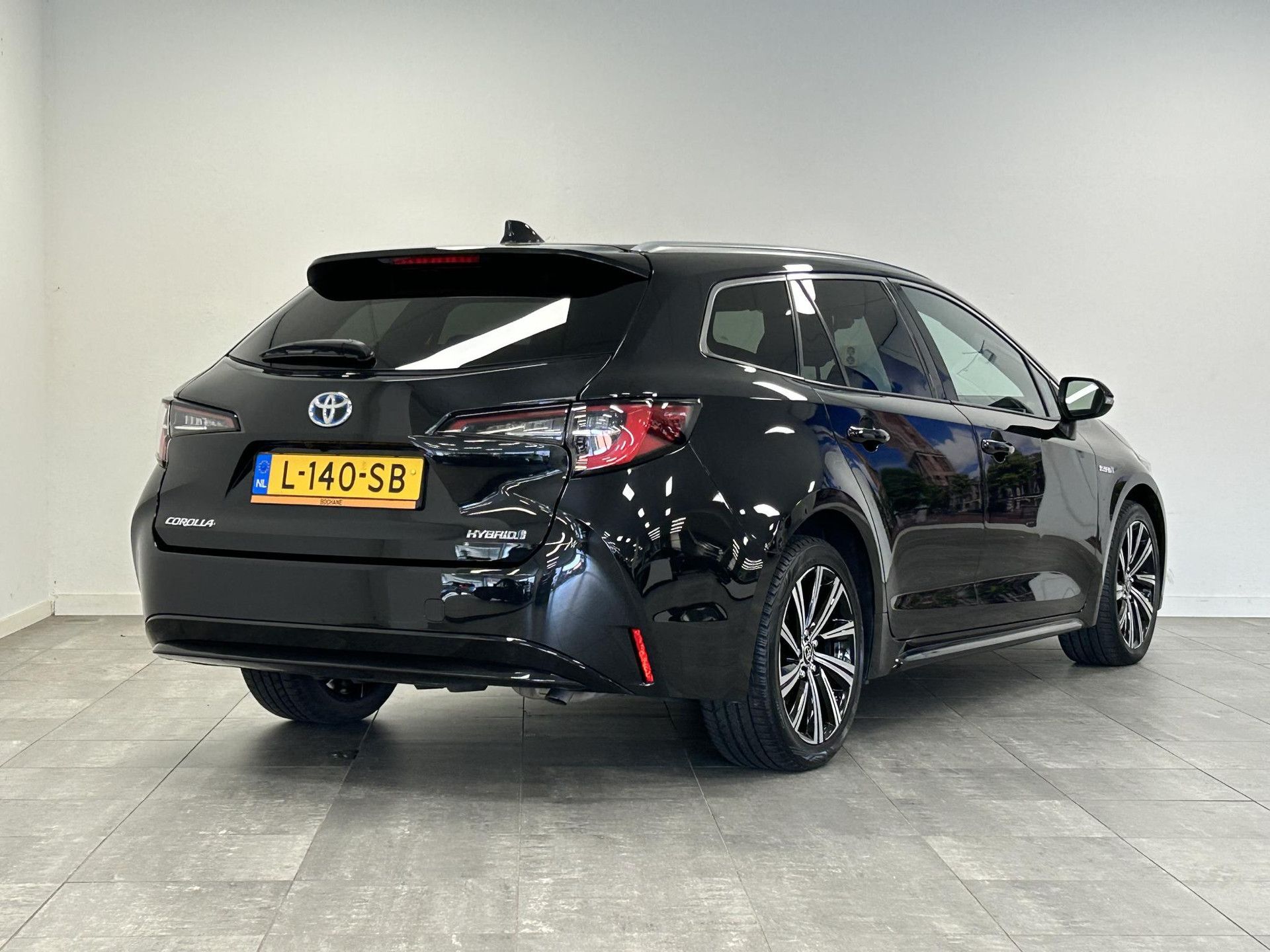 Toyota Corolla Touring Sports met kenteken L-140-SB – autofoto 2