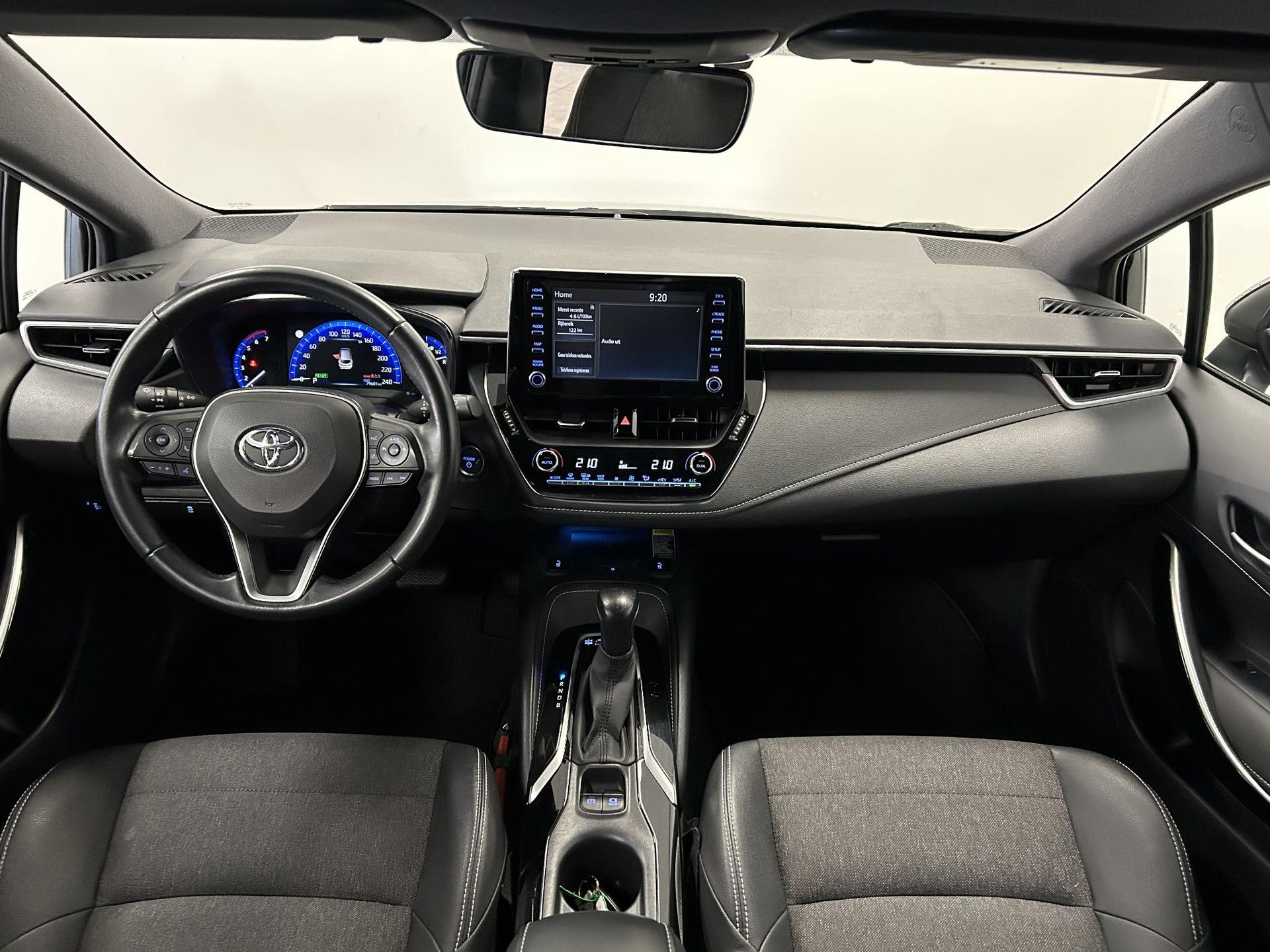 Toyota Corolla Touring Sports met kenteken L-140-SB – autofoto 3