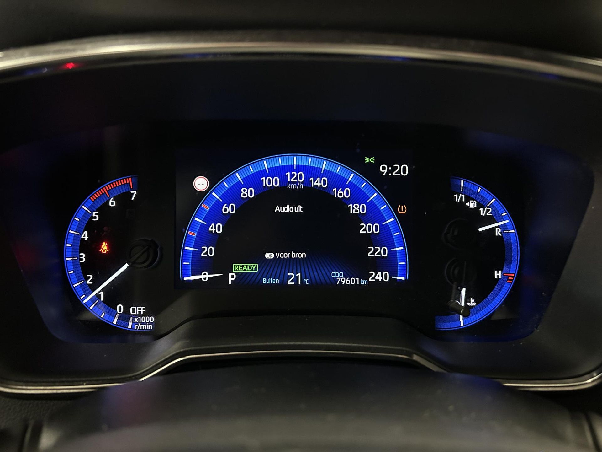 Toyota Corolla Touring Sports met kenteken L-140-SB – autofoto 4