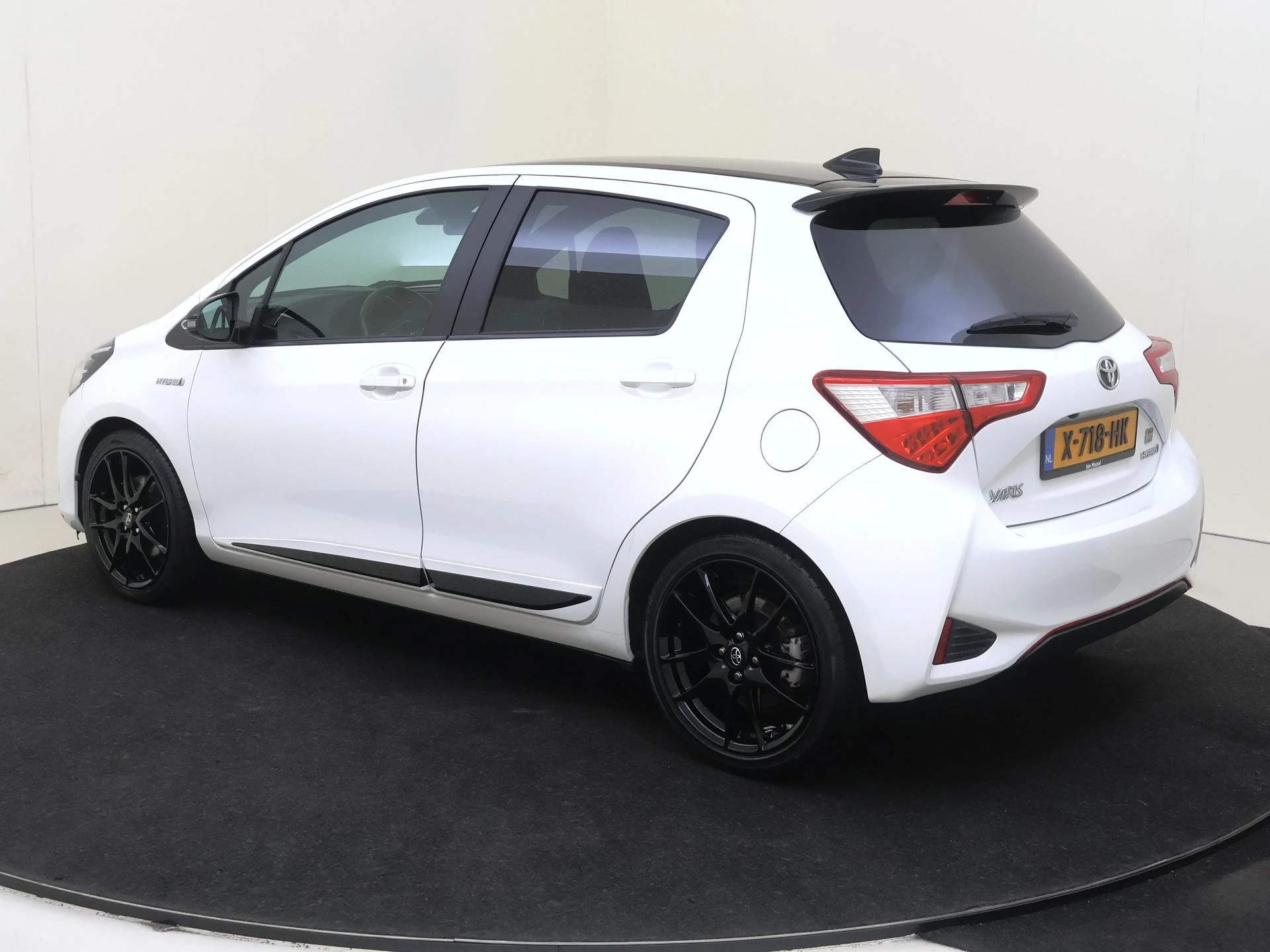 Toyota Yaris met kenteken 35100 – autofoto 3