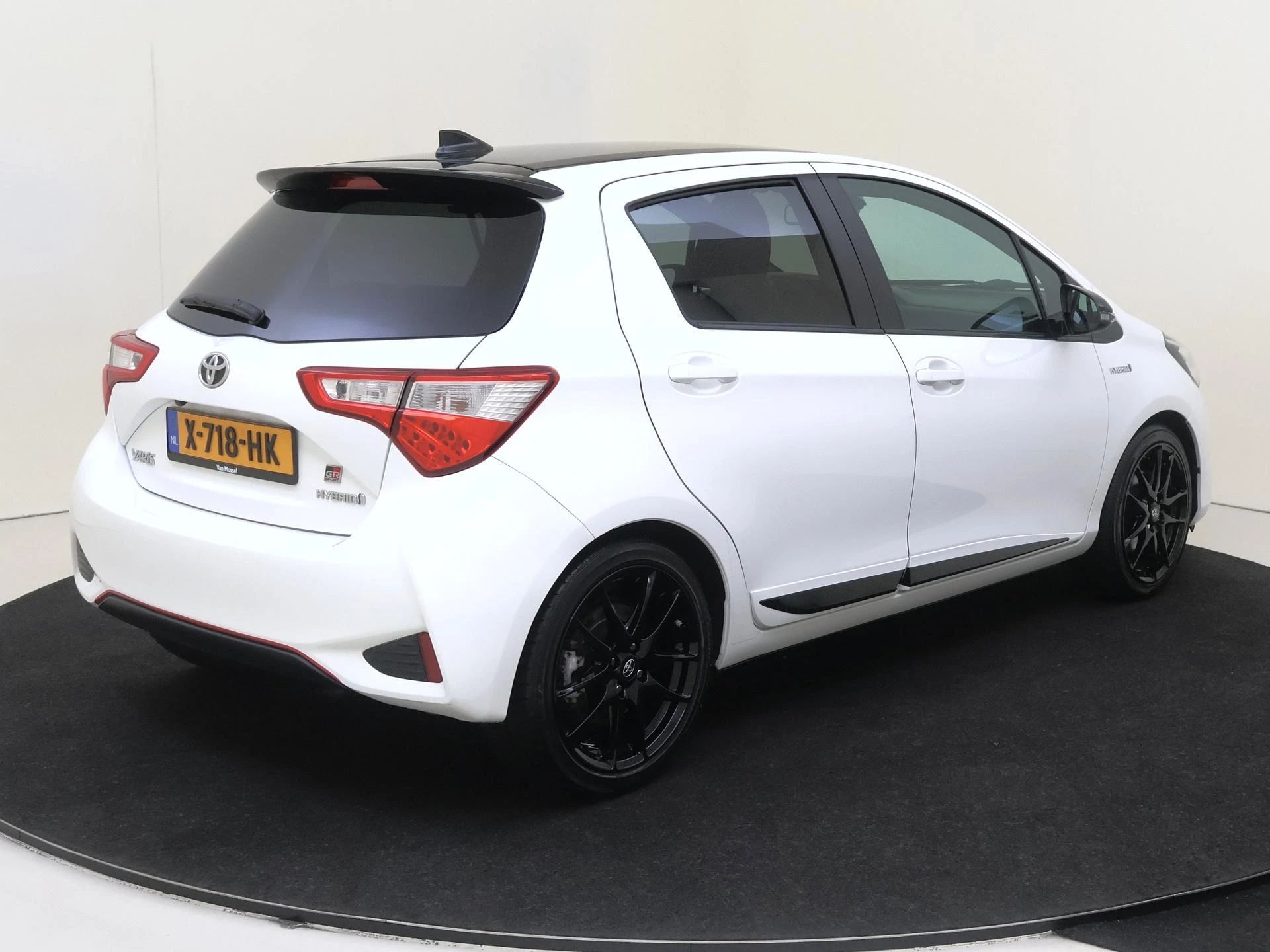 Toyota Yaris met kenteken 35100 – autofoto 4