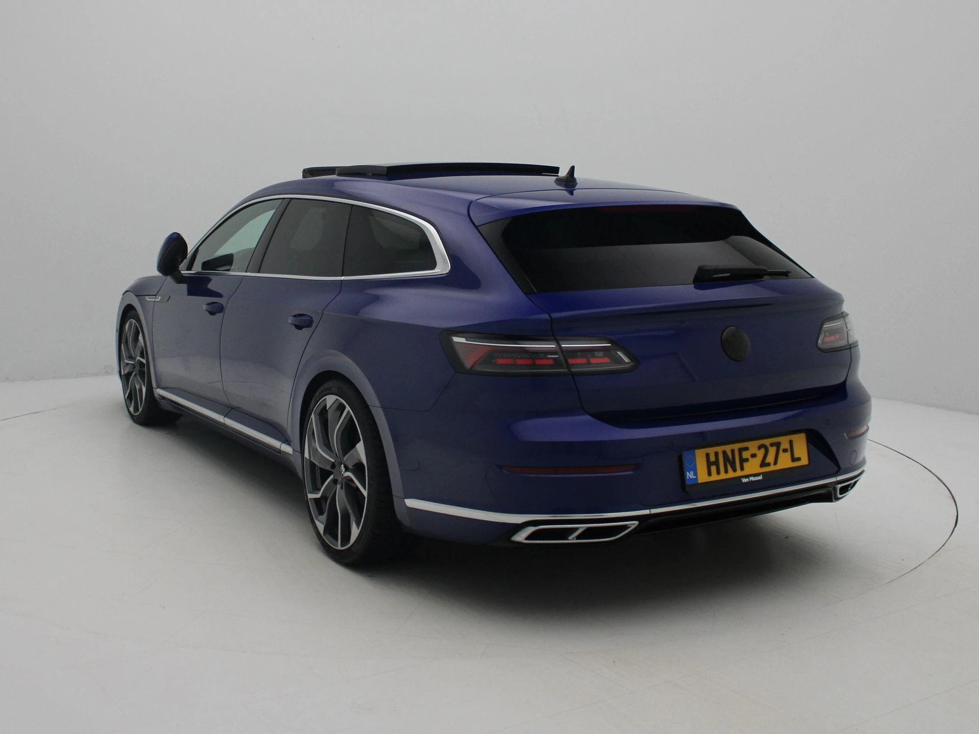 Volkswagen Arteon met kenteken 12100 – autofoto 3