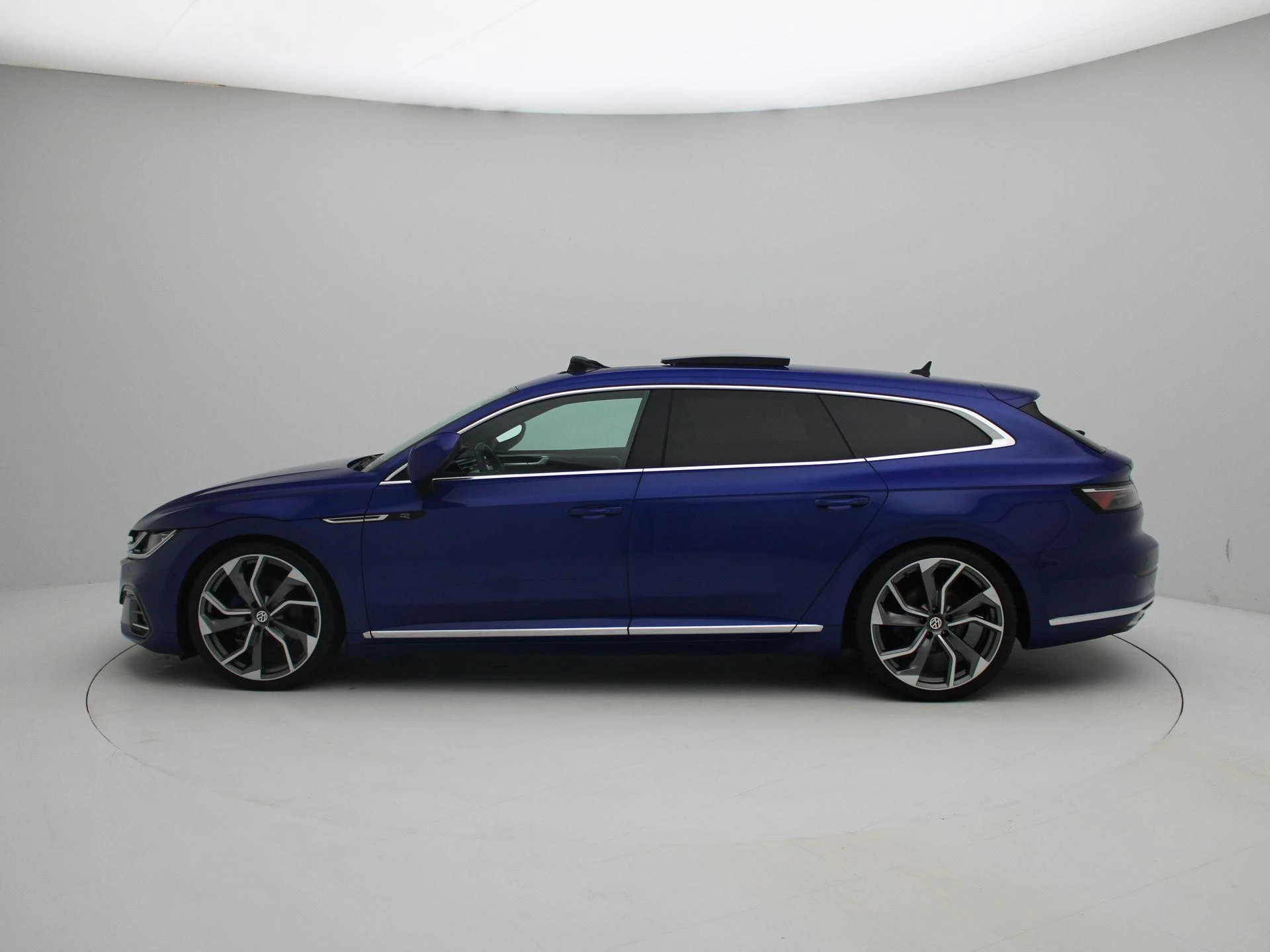 Volkswagen Arteon met kenteken 12100 – autofoto 5