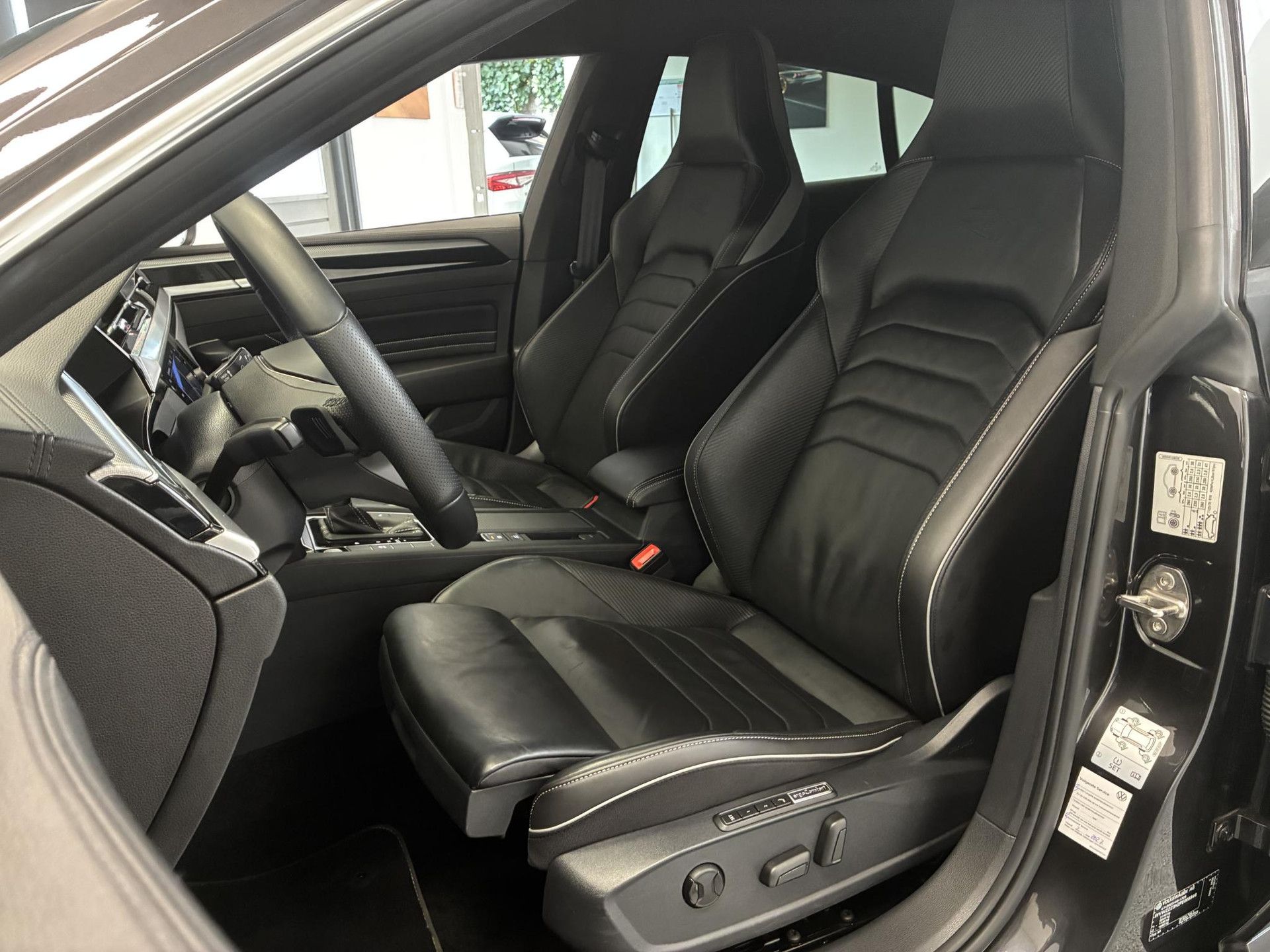 Volkswagen Arteon met kenteken R-730-RP – autofoto 4