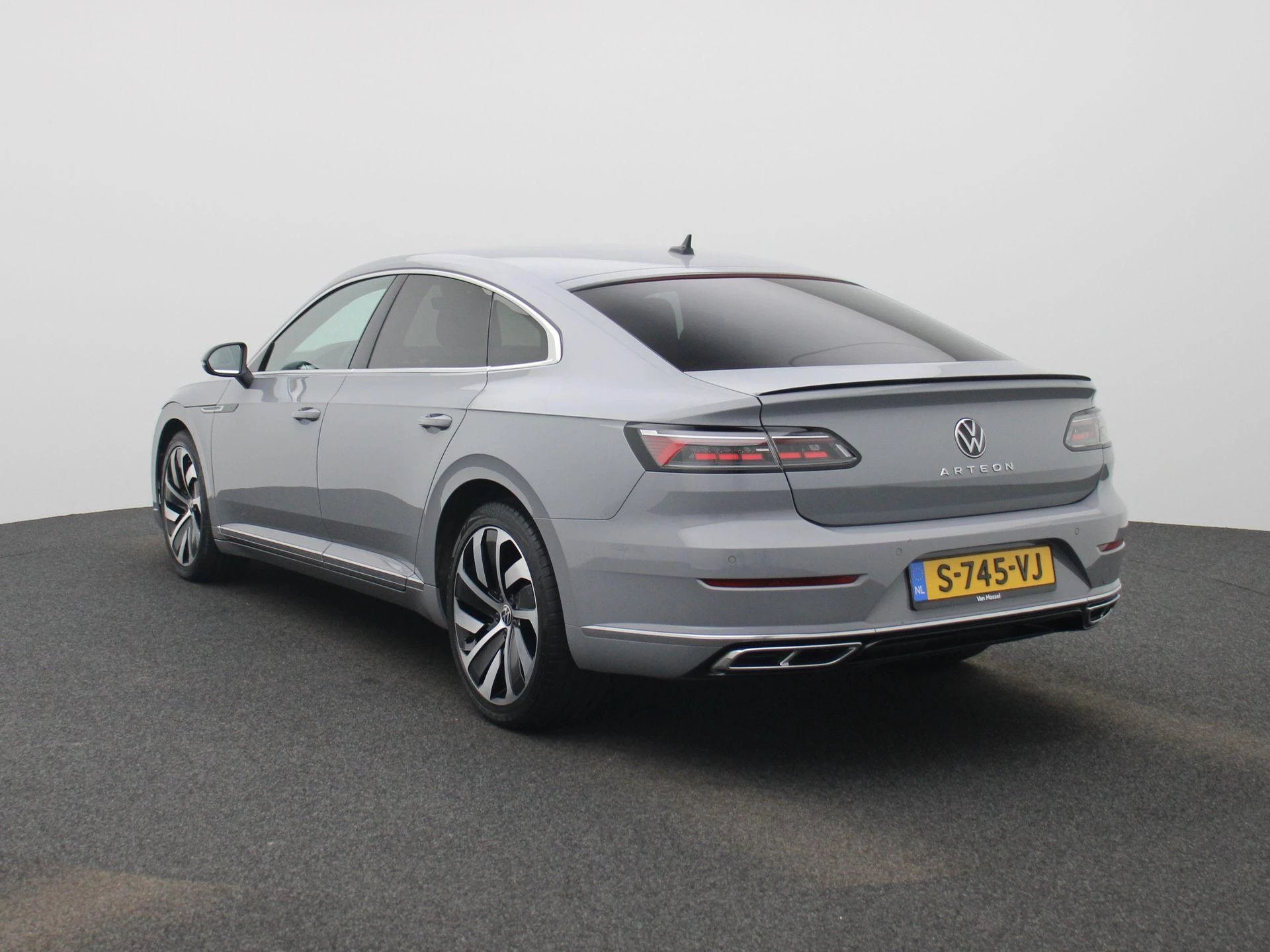 Volkswagen Arteon met kenteken S-745-VJ – autofoto 3
