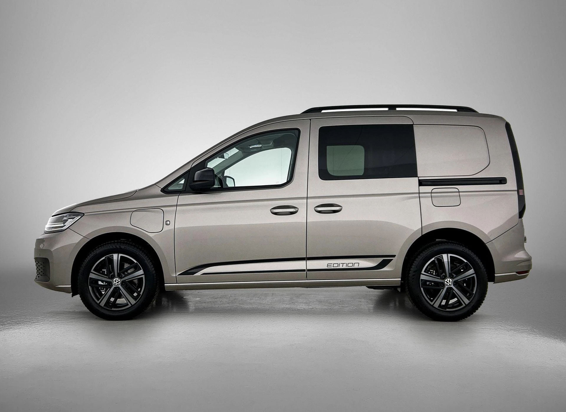 Volkswagen Caddy met kenteken 117 – autofoto 4