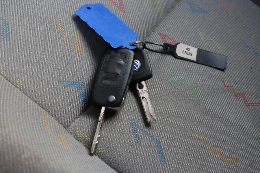 Volkswagen Caddy met kenteken 89-VFJ-5 – autofoto 5