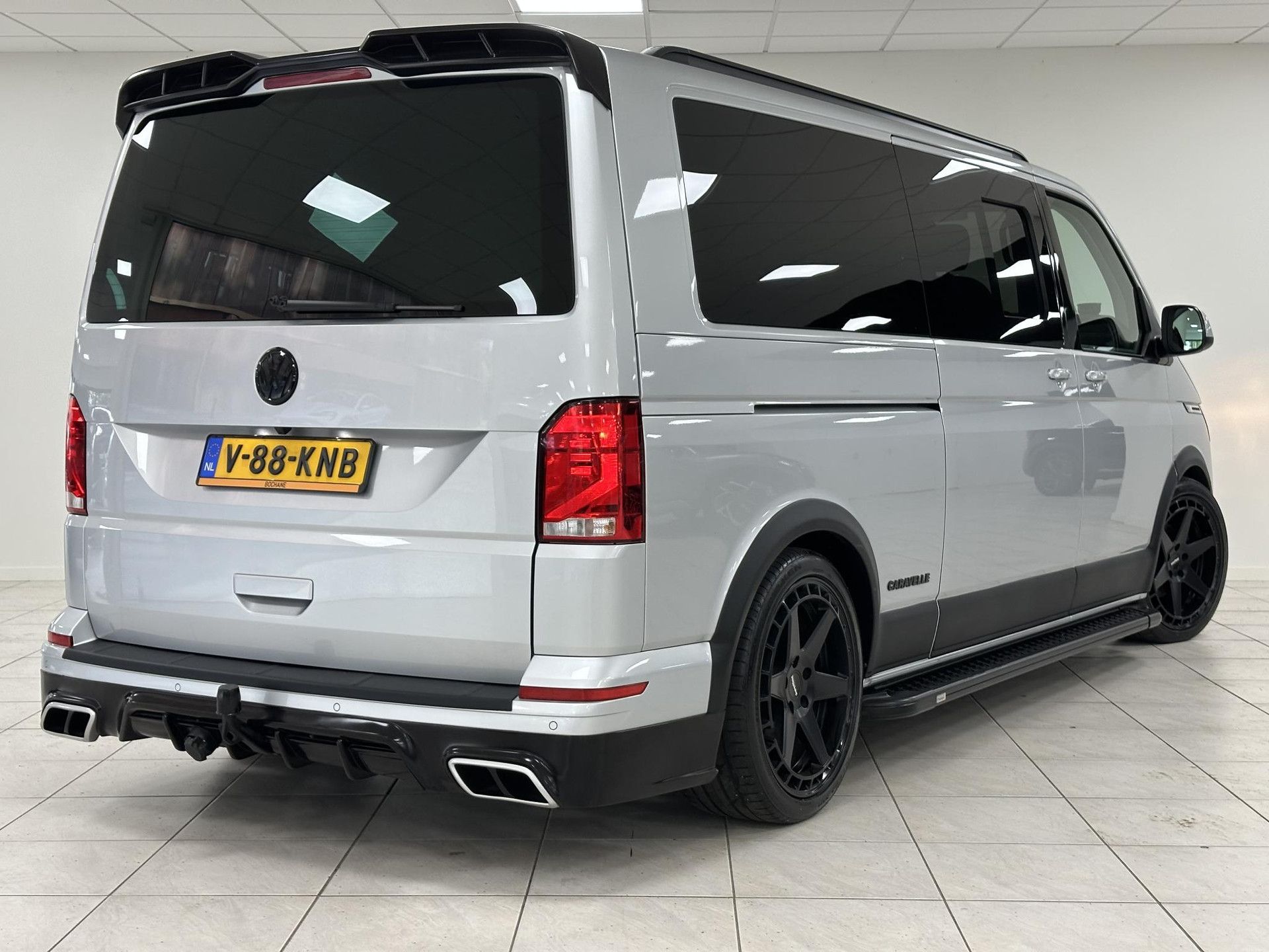 Volkswagen Caravelle met kenteken V-88-KNB – autofoto 2