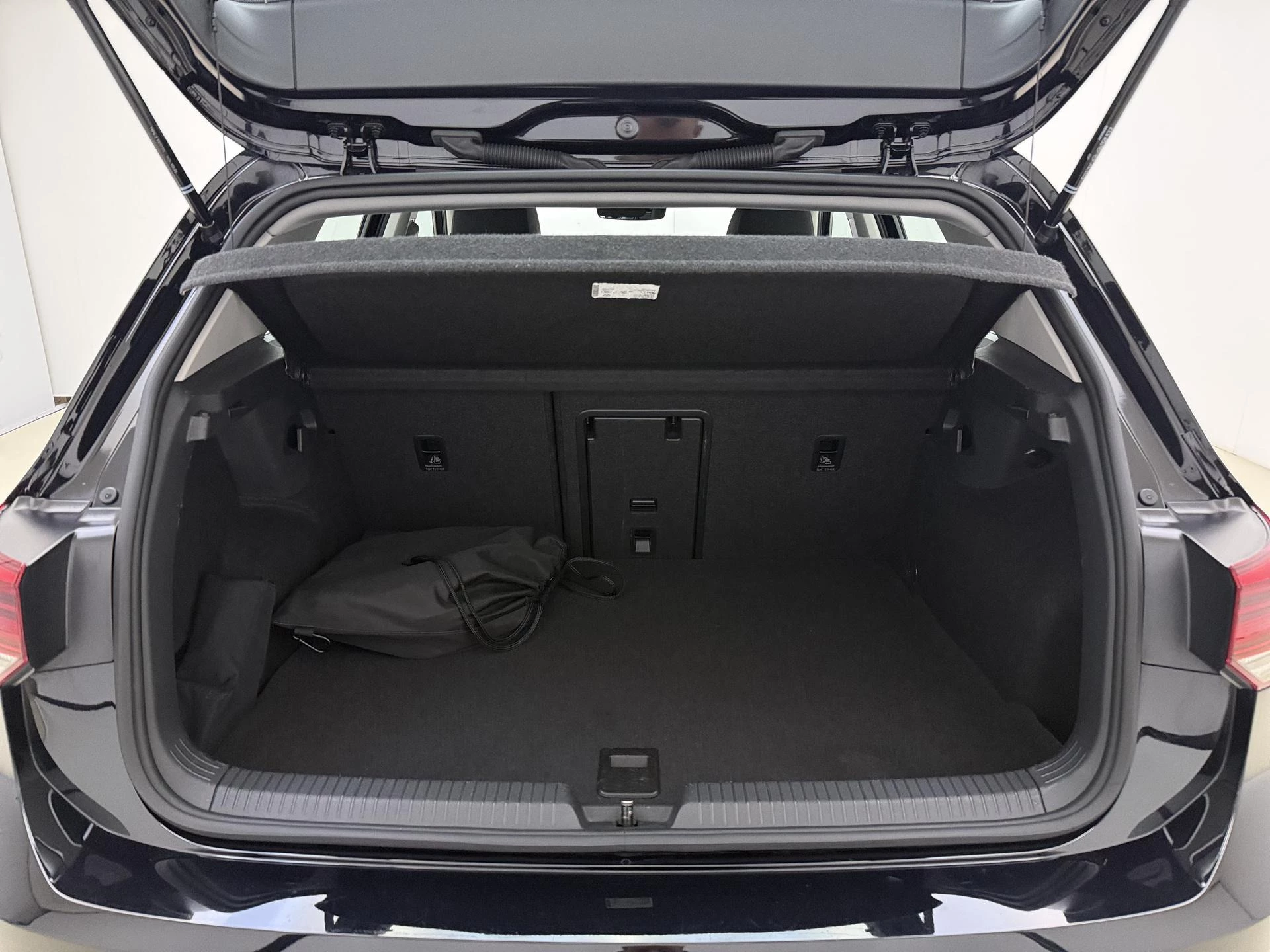 Volkswagen Golf met kenteken 09100 – autofoto 4