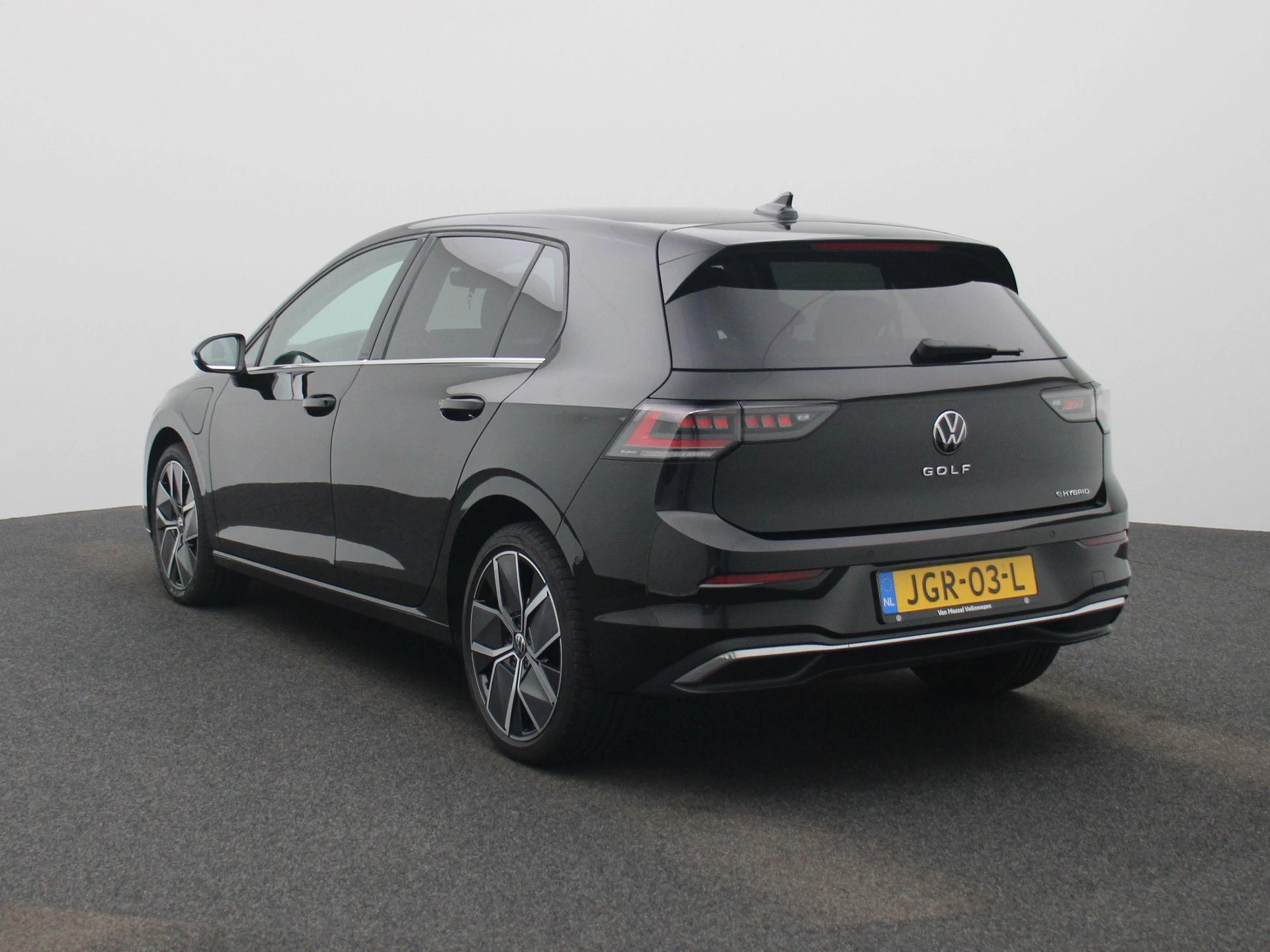 Volkswagen Golf met kenteken 140 – autofoto 3