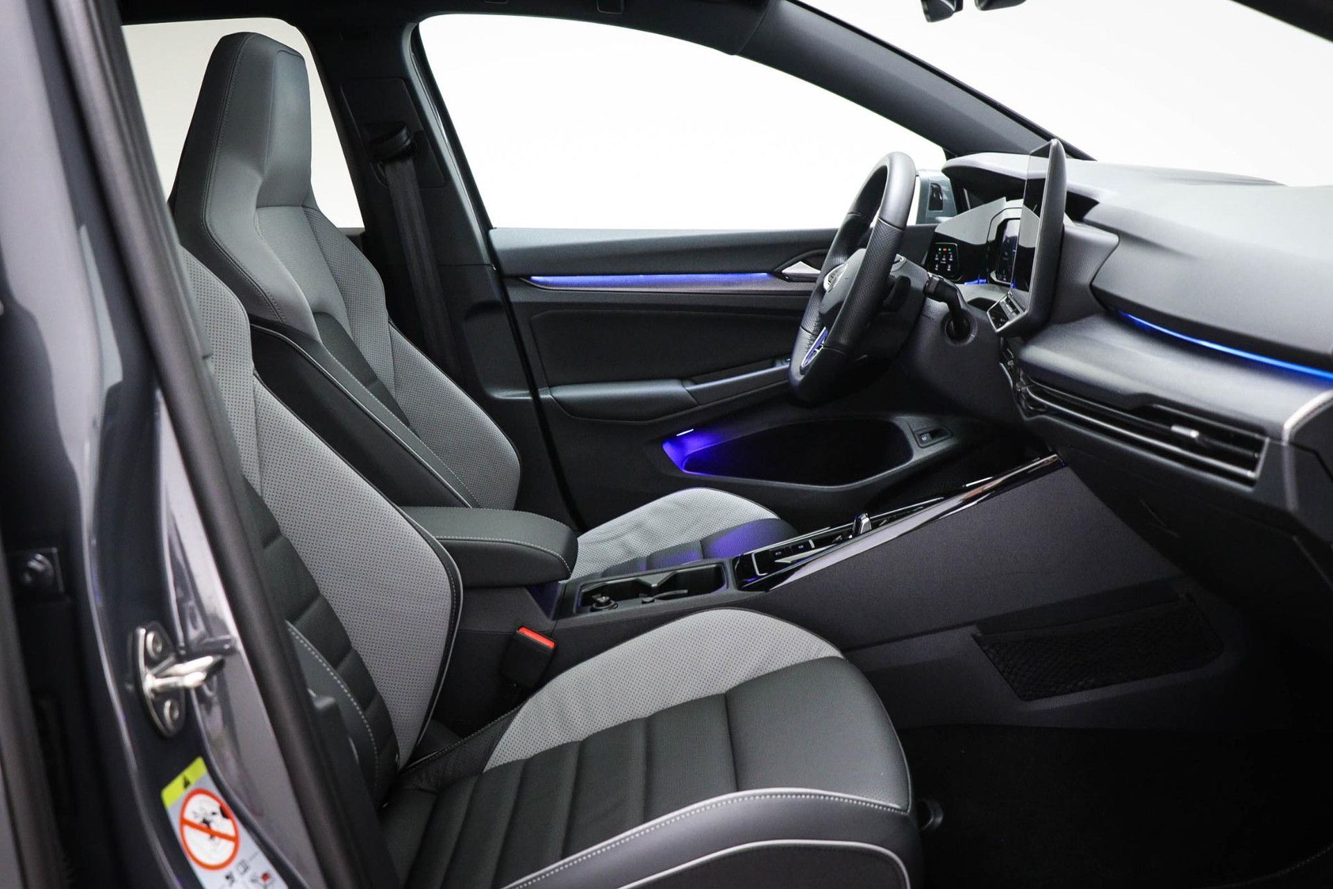 Volkswagen Golf met kenteken KVP-61-R – autofoto 4