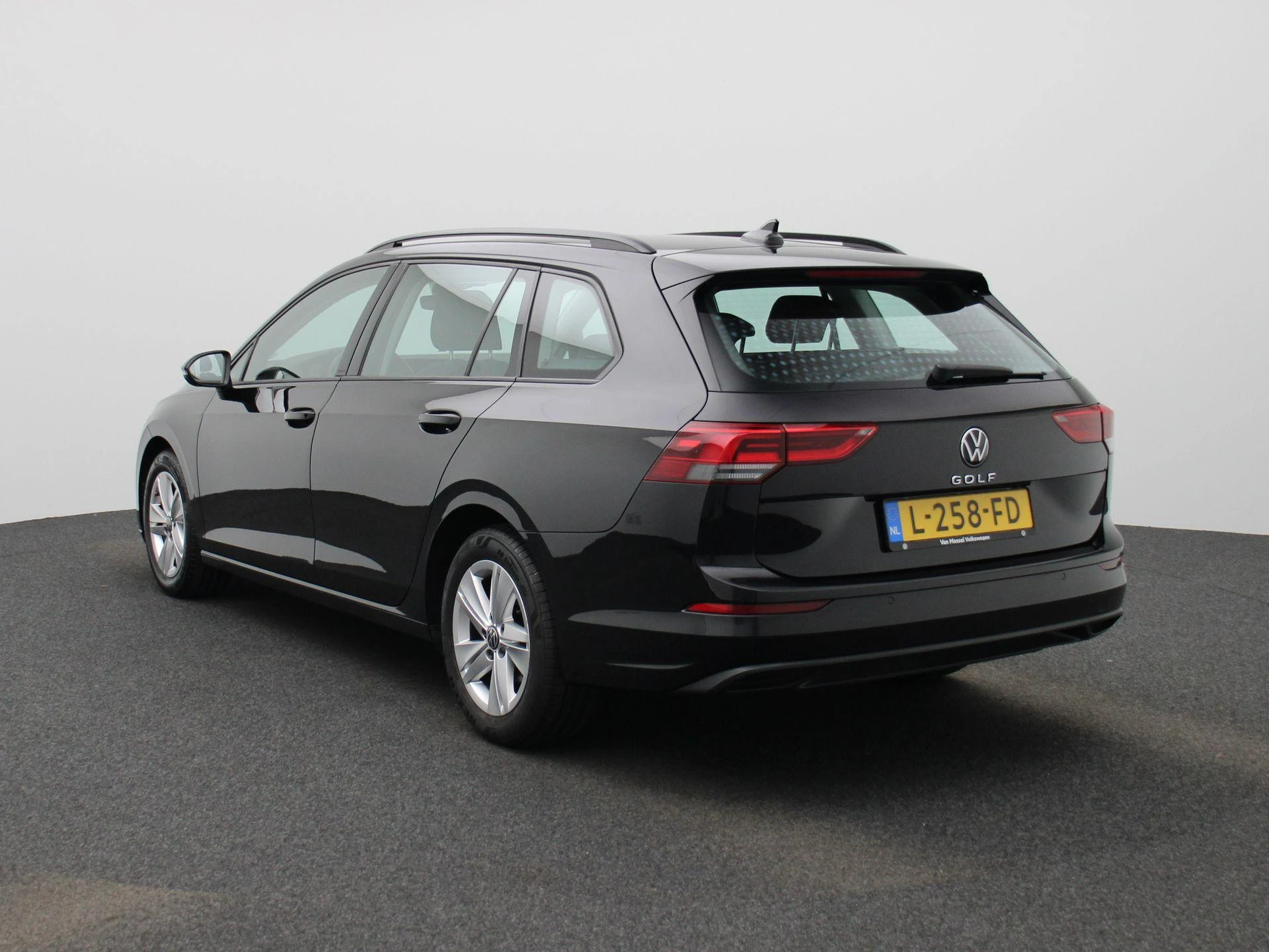 Volkswagen Golf met kenteken L-258-FD – autofoto 3