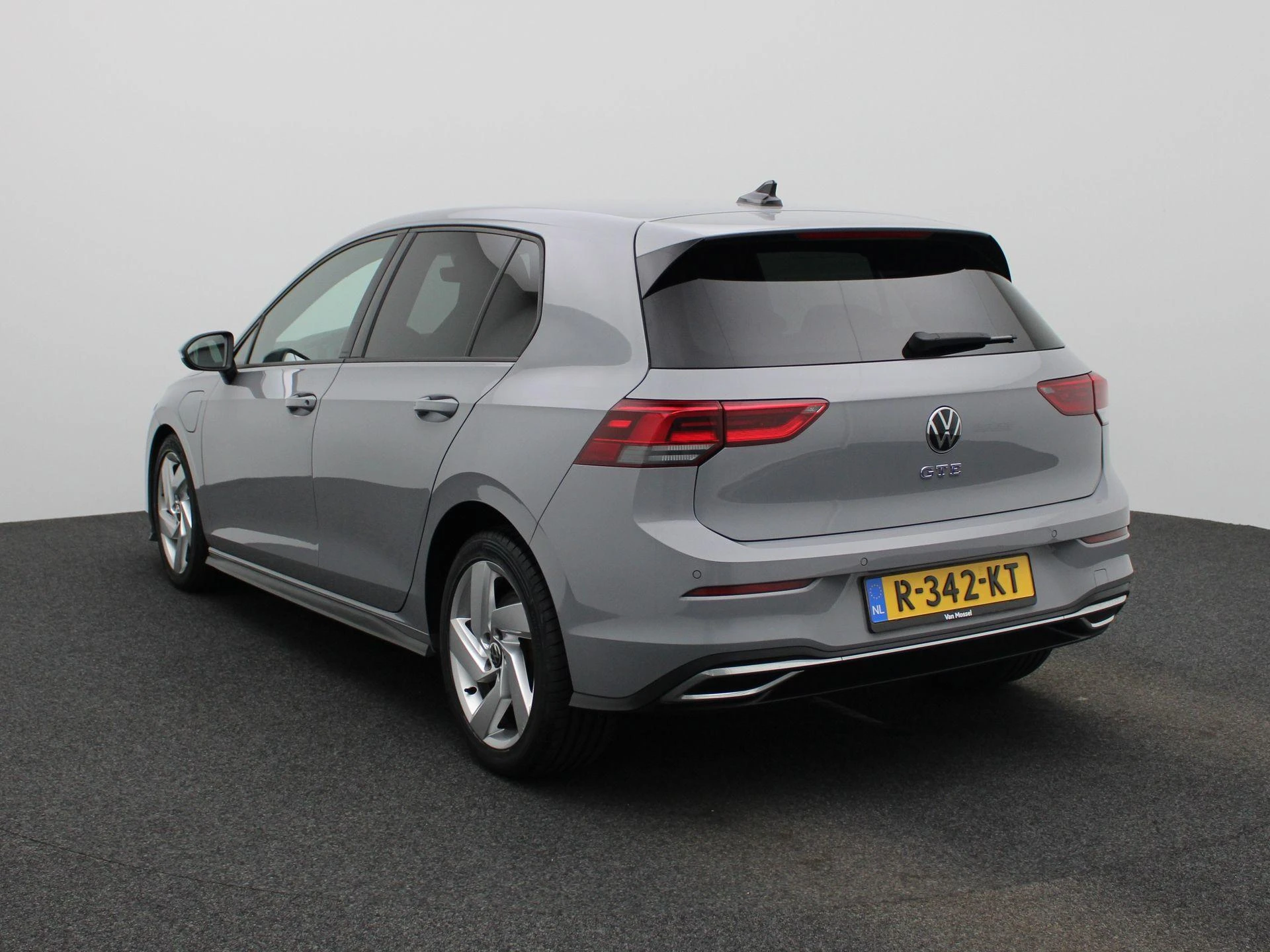 Volkswagen Golf met kenteken R-342-KT – autofoto 3