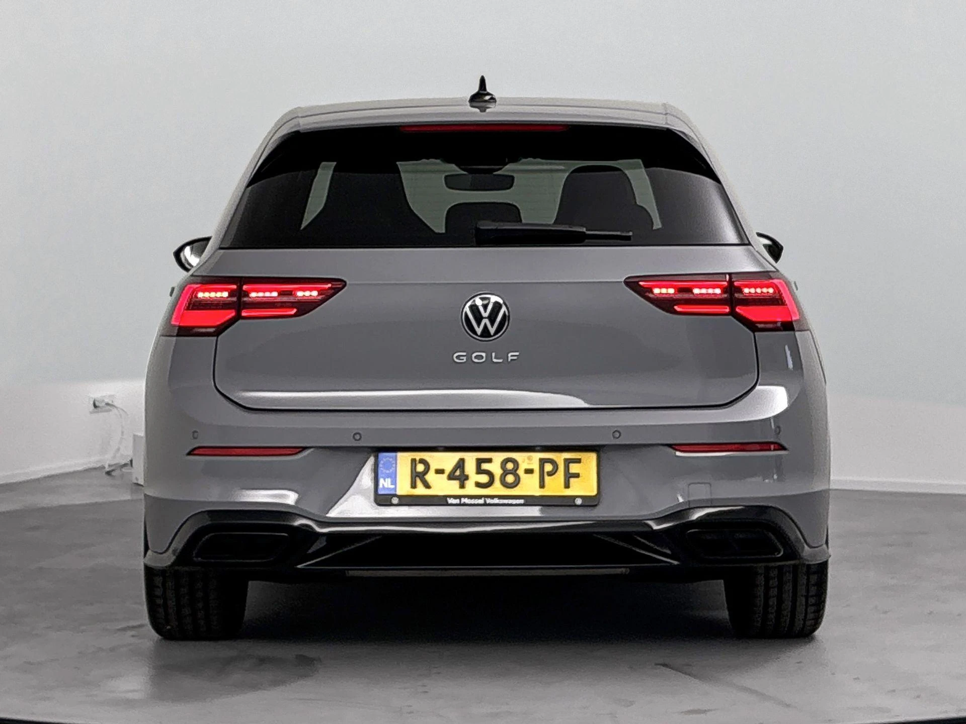 Volkswagen Golf met kenteken R-458-PF – autofoto 5