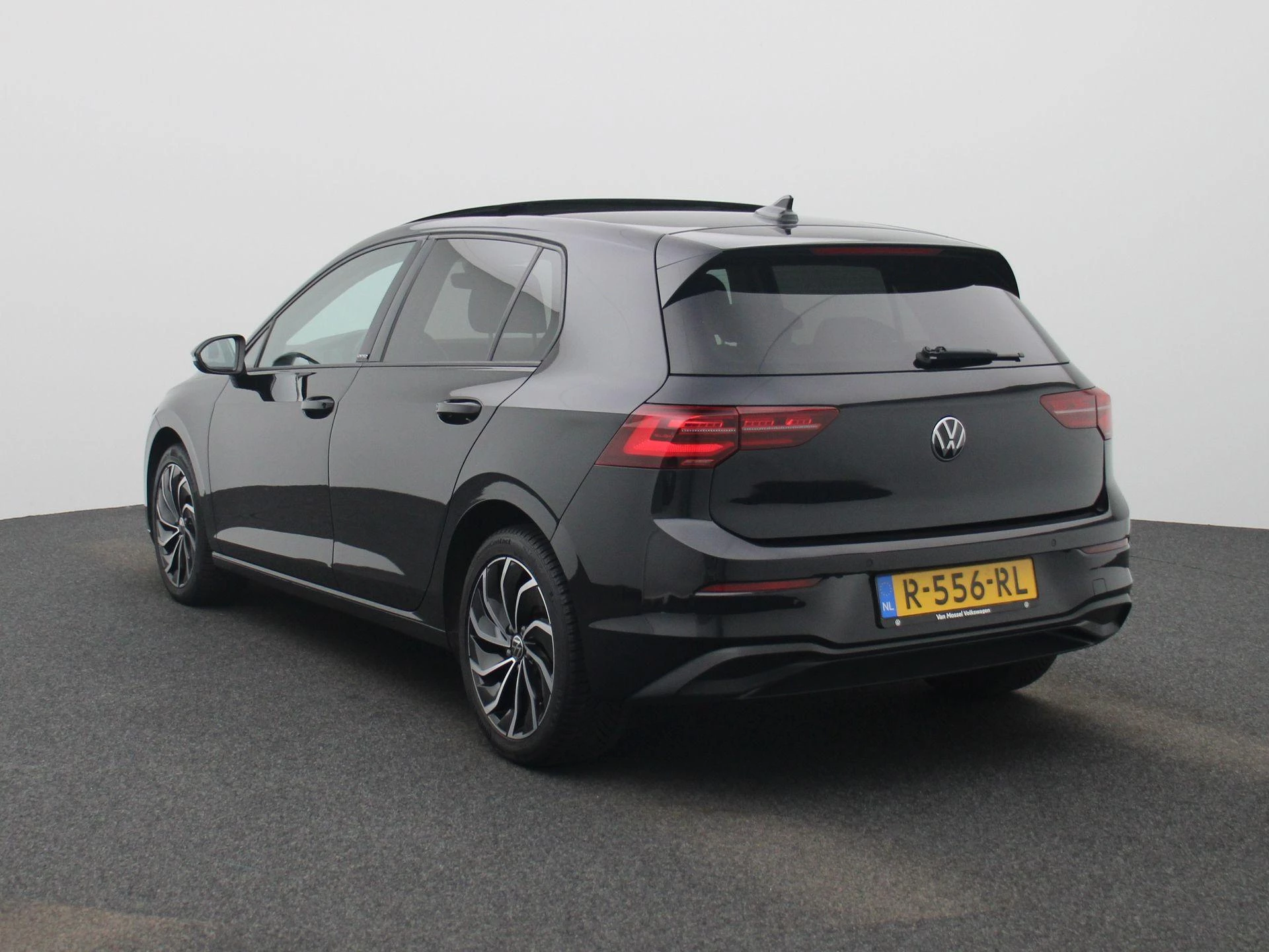 Volkswagen Golf met kenteken R-556-RL – autofoto 3