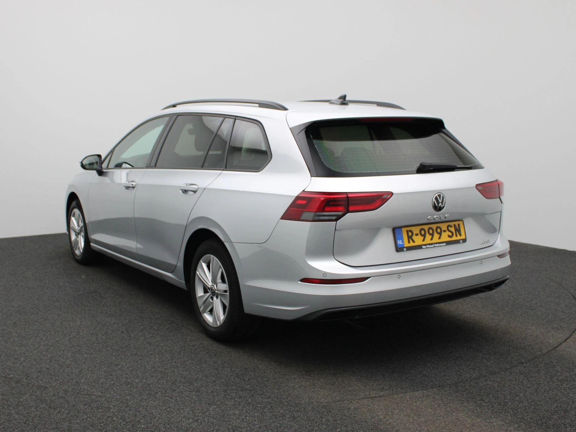 Volkswagen Golf met kenteken R-999-SN – autofoto 3