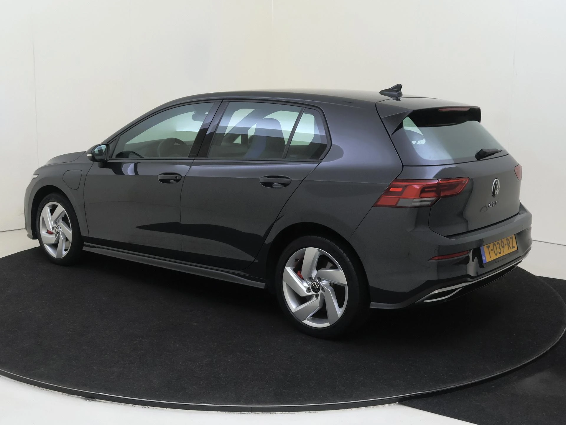 Volkswagen Golf met kenteken T-039-RZ – autofoto 4