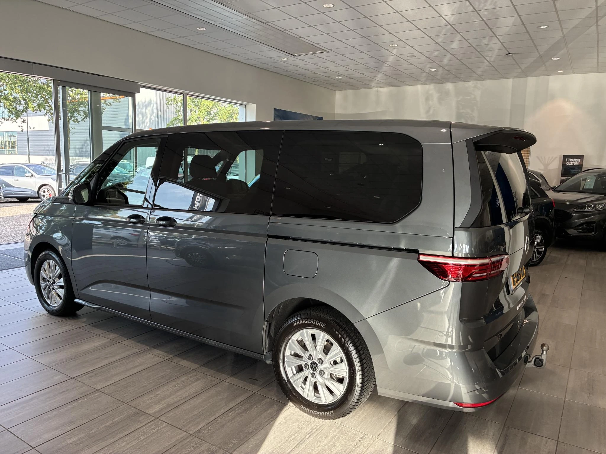 Volkswagen Multivan met kenteken 18100 – autofoto 5