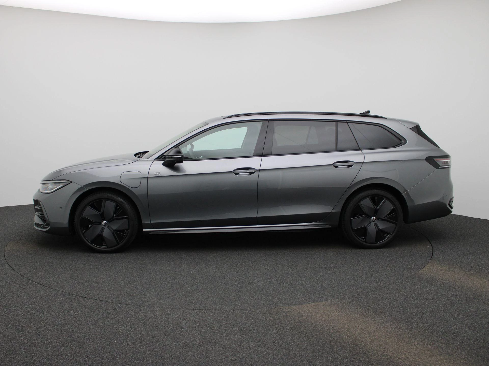 Volkswagen Passat met kenteken 124 – autofoto 5