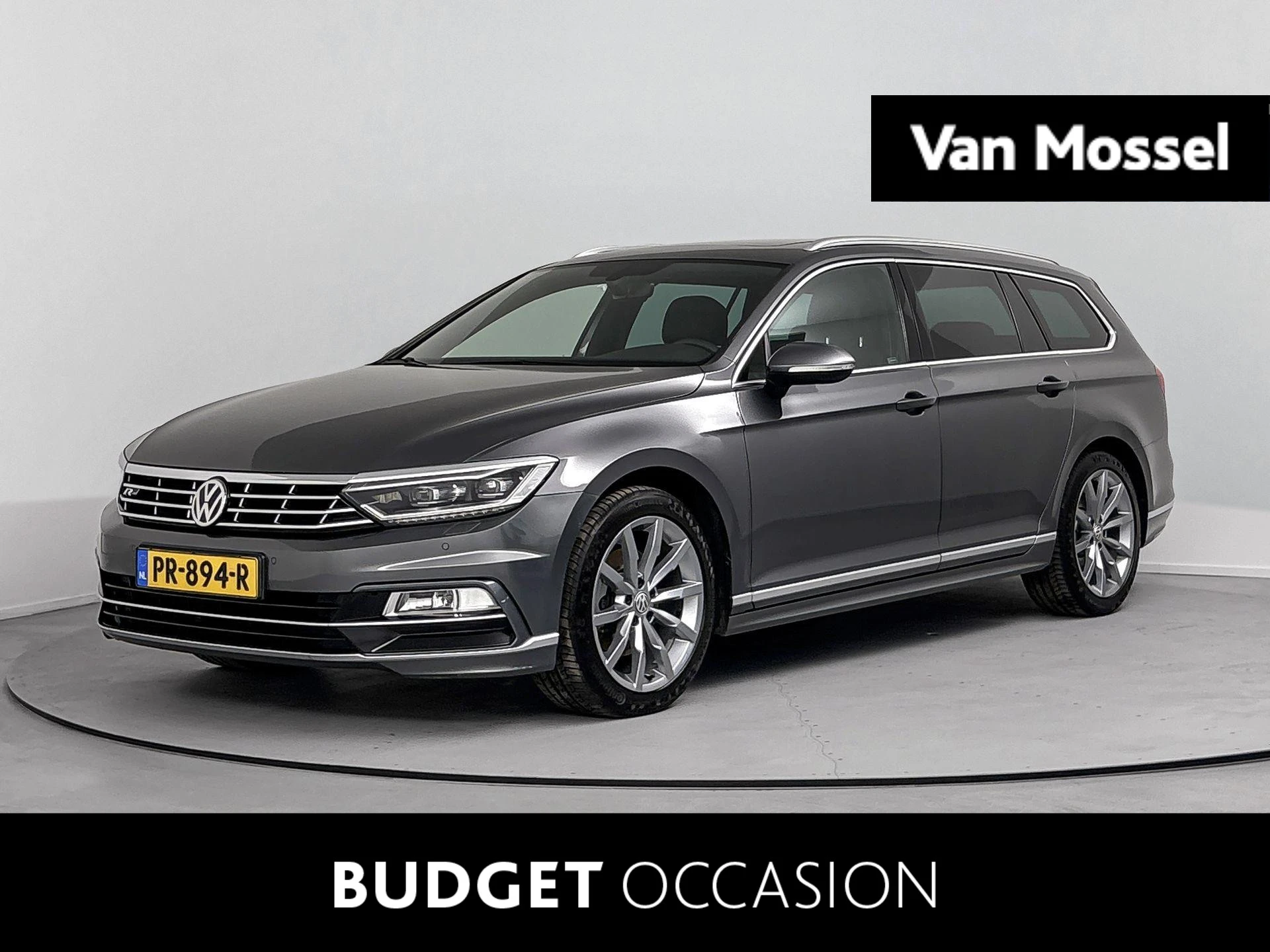 Volkswagen Passat met kenteken 52100 – autofoto 2