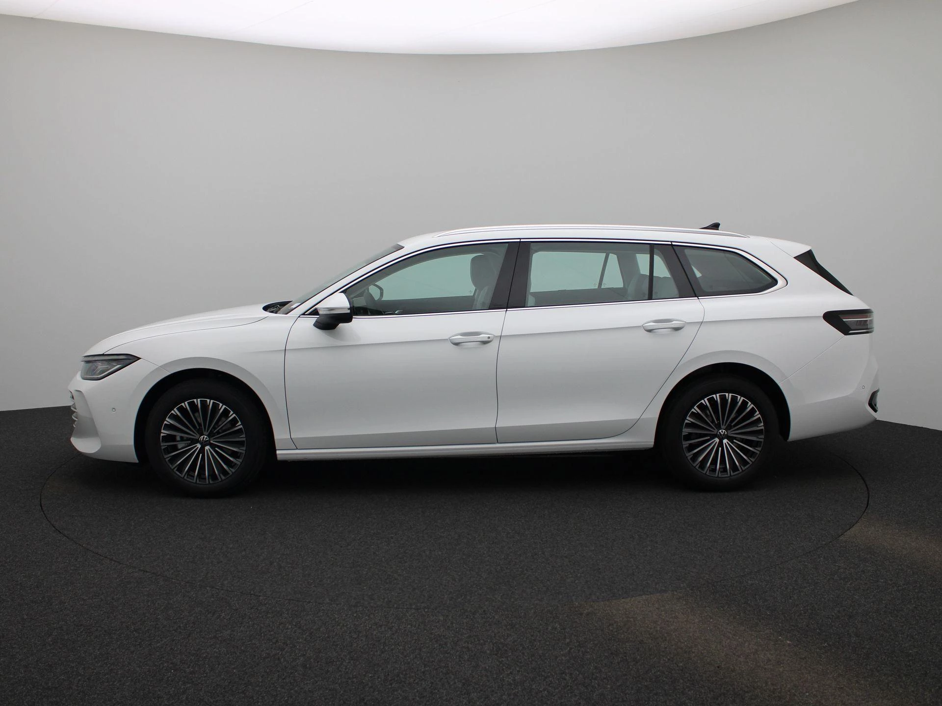 Volkswagen Passat met kenteken JRR-87-T – autofoto 5