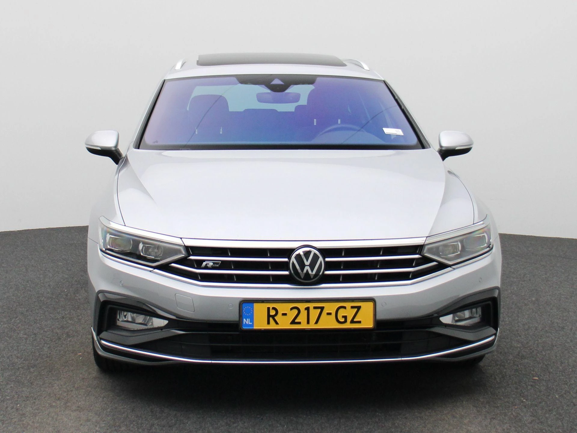 Volkswagen Passat met kenteken R-217-GZ – autofoto 4