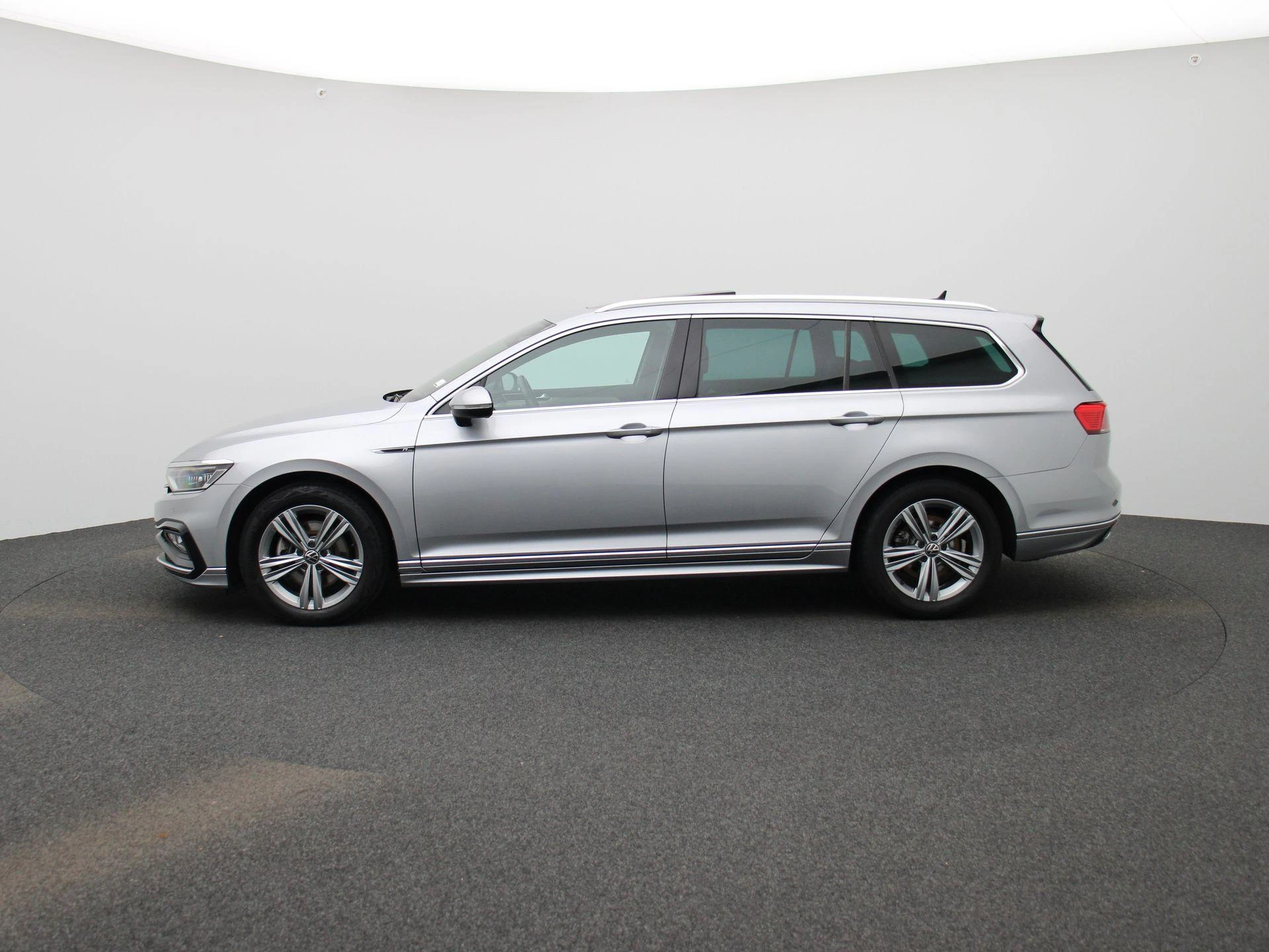 Volkswagen Passat met kenteken R-217-GZ – autofoto 5