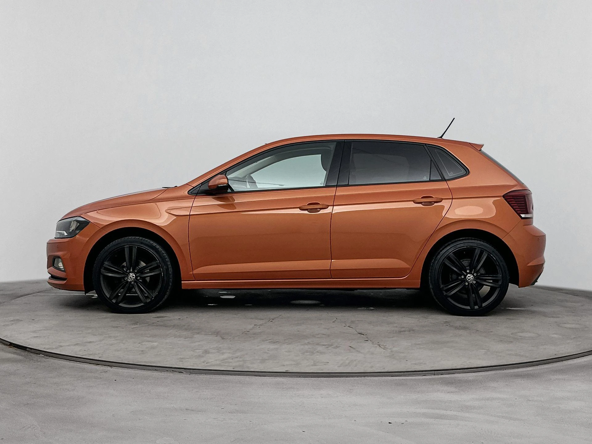 Volkswagen Polo met kenteken 44100 – autofoto 4