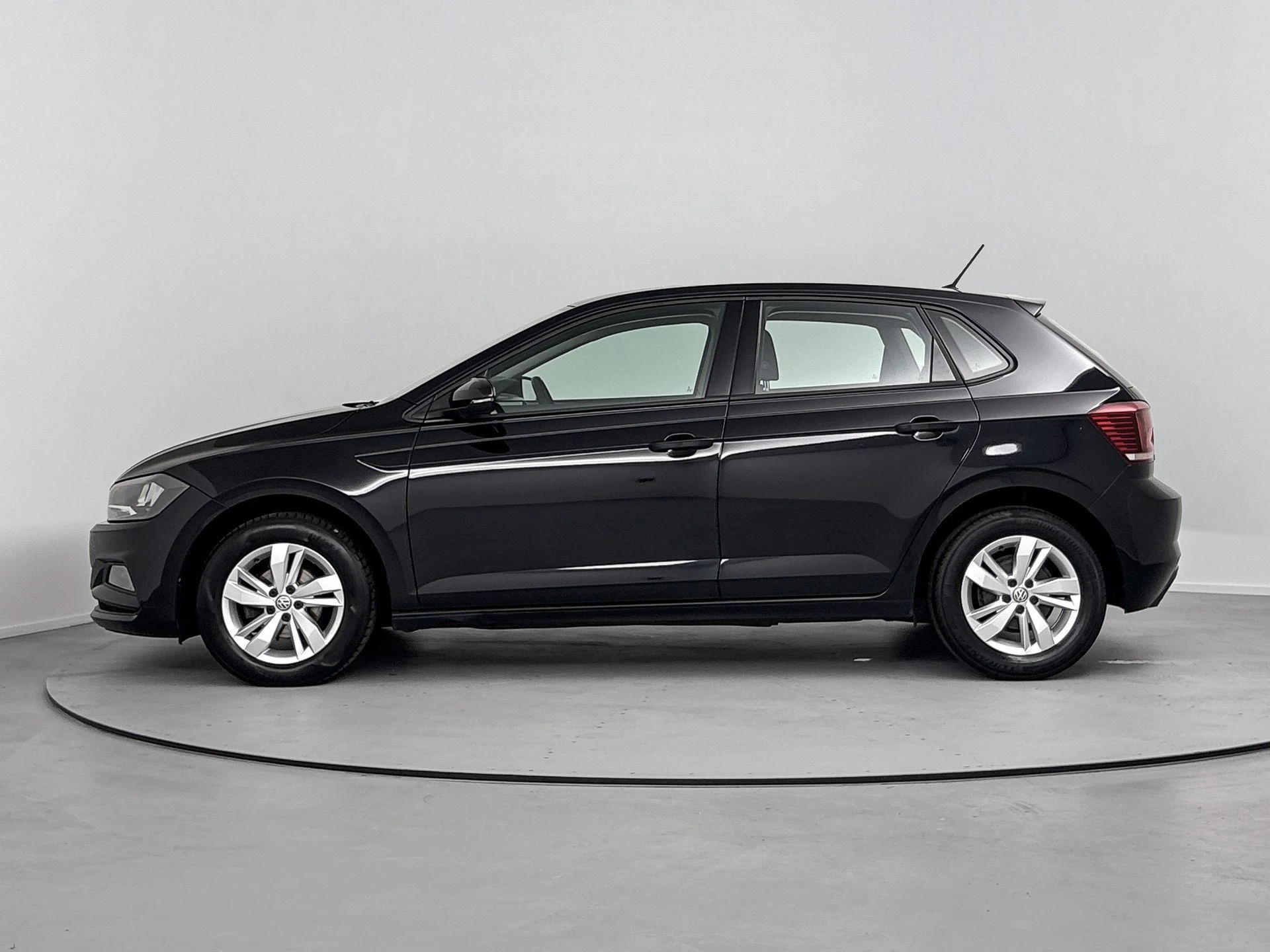Volkswagen Polo met kenteken 44100 – autofoto 4