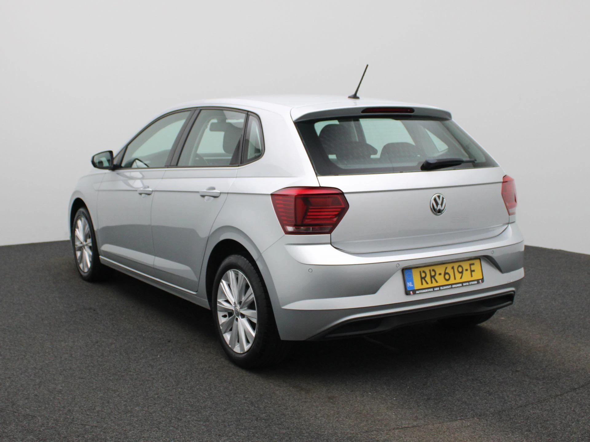 Volkswagen Polo met kenteken 45100 – autofoto 3