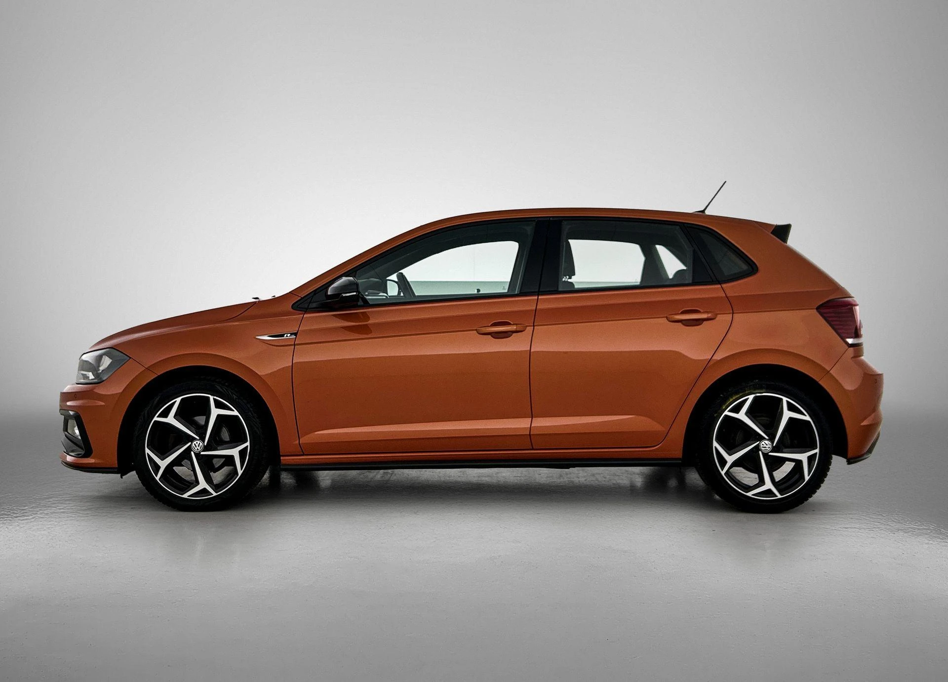 Volkswagen Polo met kenteken 45100 – autofoto 4