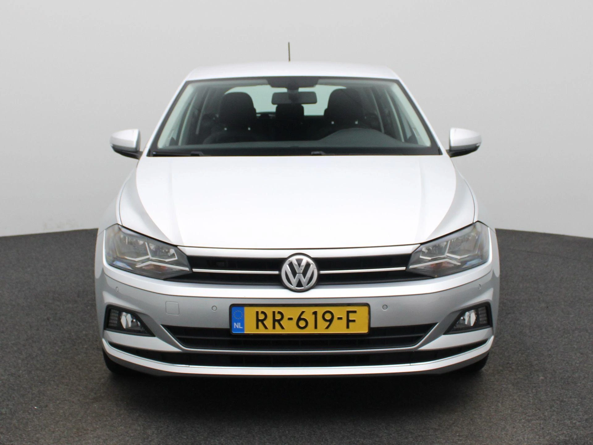 Volkswagen Polo met kenteken 45100 – autofoto 4