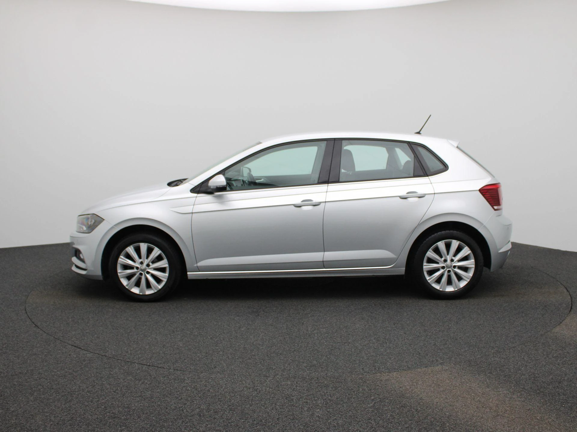Volkswagen Polo met kenteken 45100 – autofoto 5