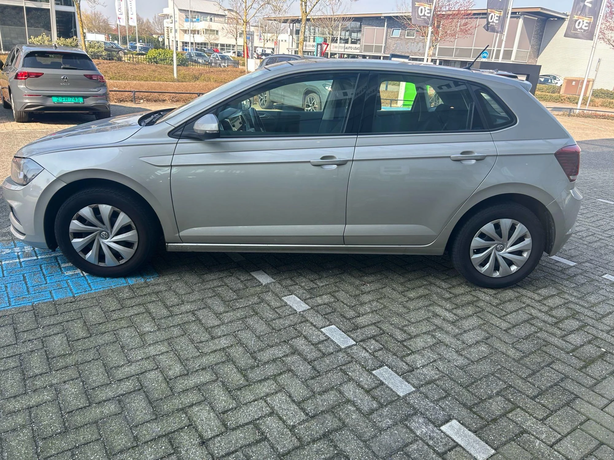 Volkswagen Polo met kenteken 46100 – autofoto 3