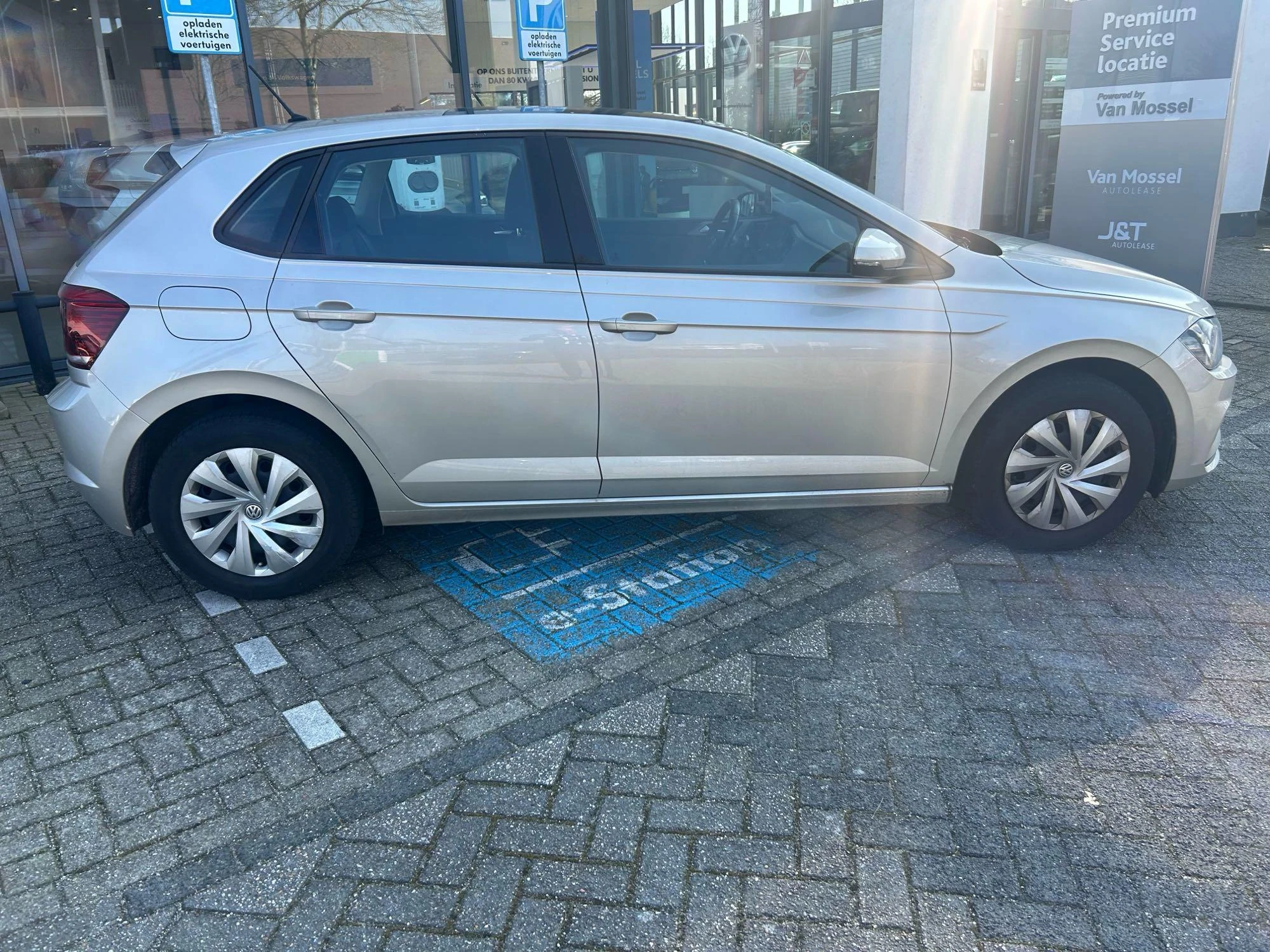 Volkswagen Polo met kenteken 46100 – autofoto 5