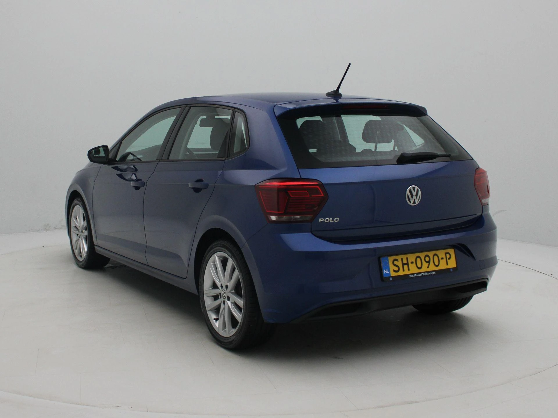 Volkswagen Polo met kenteken 47100 – autofoto 3