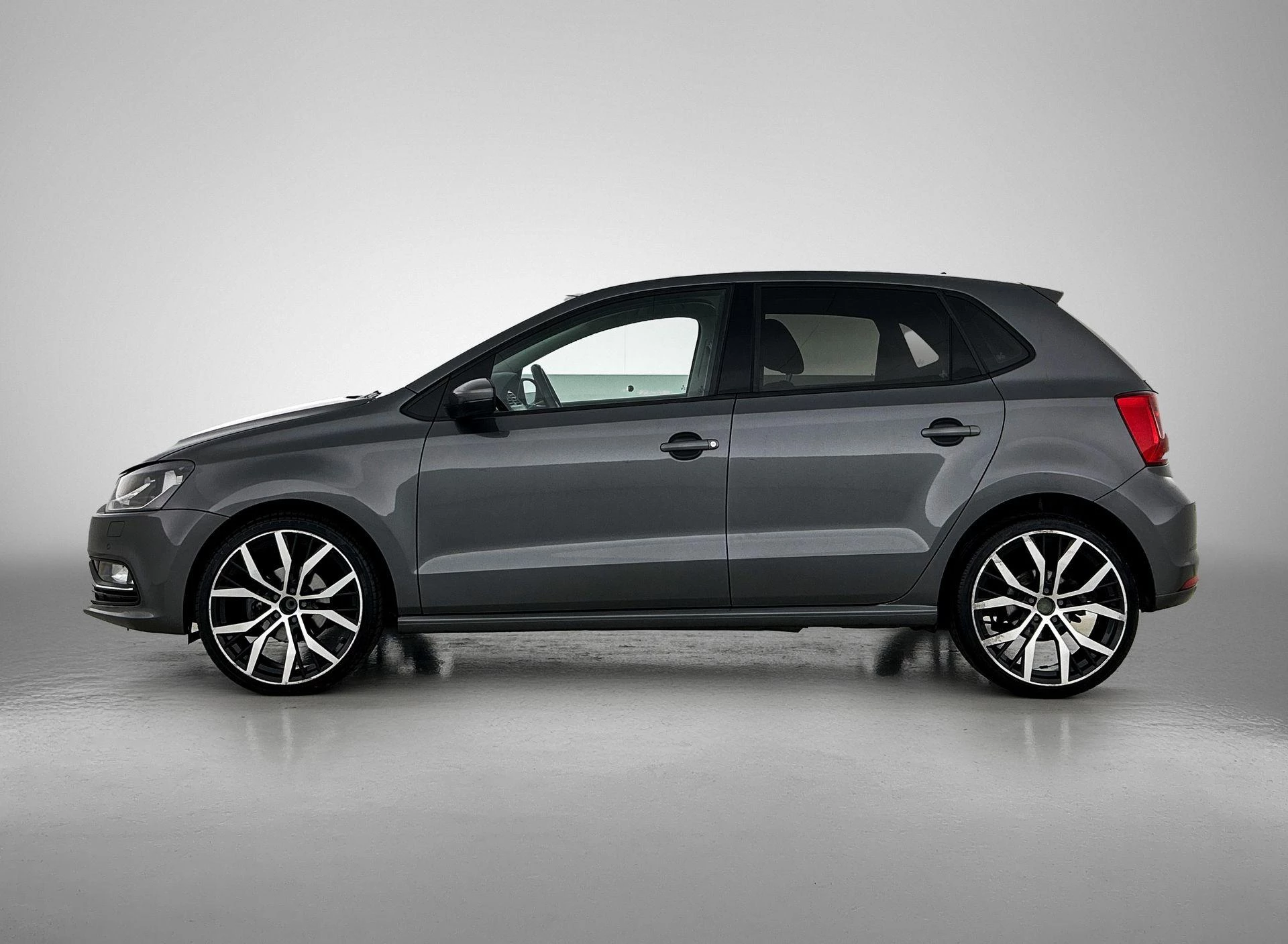 Volkswagen Polo met kenteken 47100 – autofoto 4